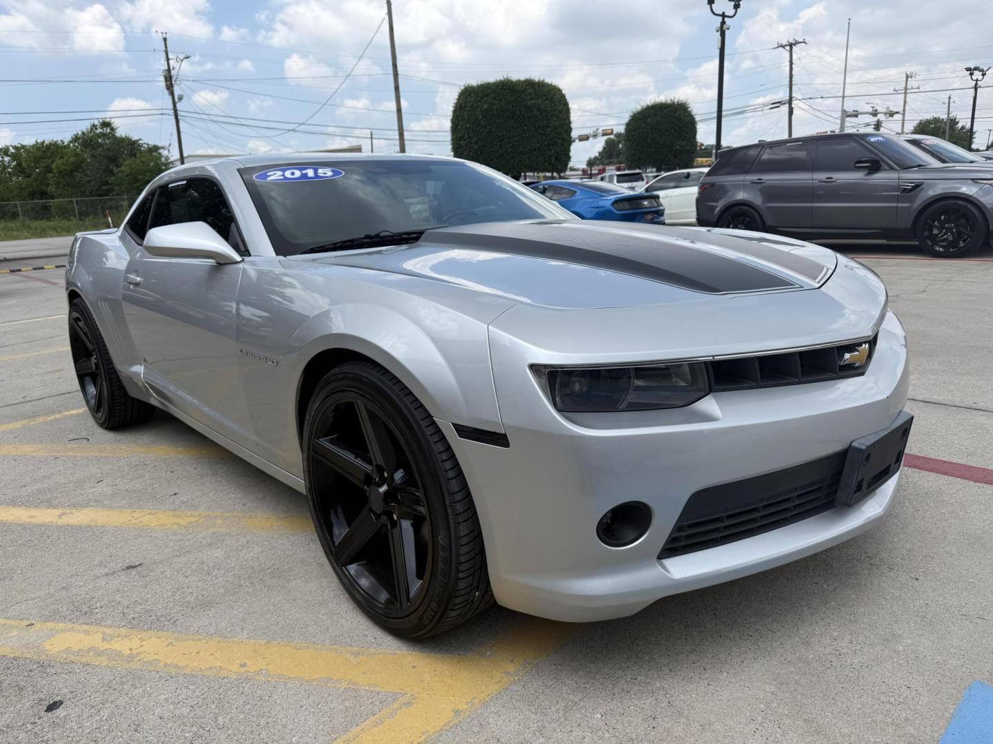 2015 Silver Ice Metallic /Beige Black Gray Chevrolet Camaro 49804 (2G1FD1E36F9) with an 3.6L V6 DOHC 24V FFV engine, 6-Speed Automatic transmission, located at 2401 E Main St., Grand Prairie, TX, 75050, (972) 262-4440, 32.748981, -96.969643 - Photo#28