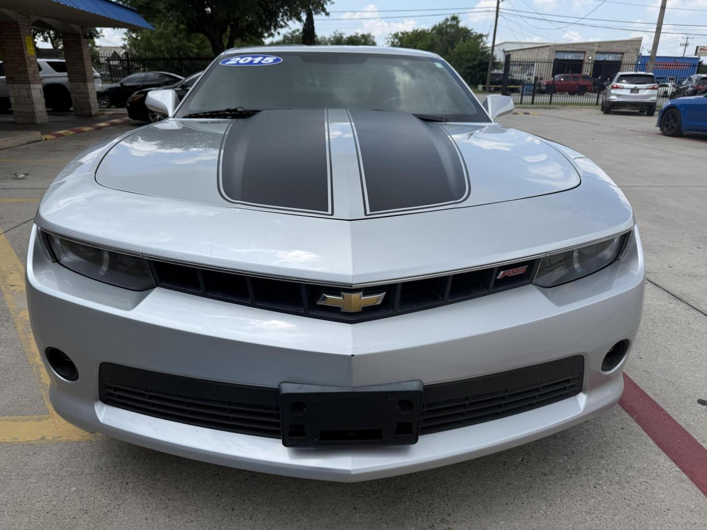 2015 Silver Ice Metallic /Beige Black Gray Chevrolet Camaro 49804 (2G1FD1E36F9) with an 3.6L V6 DOHC 24V FFV engine, 6-Speed Automatic transmission, located at 2401 E Main St., Grand Prairie, TX, 75050, (972) 262-4440, 32.748981, -96.969643 - Photo#32
