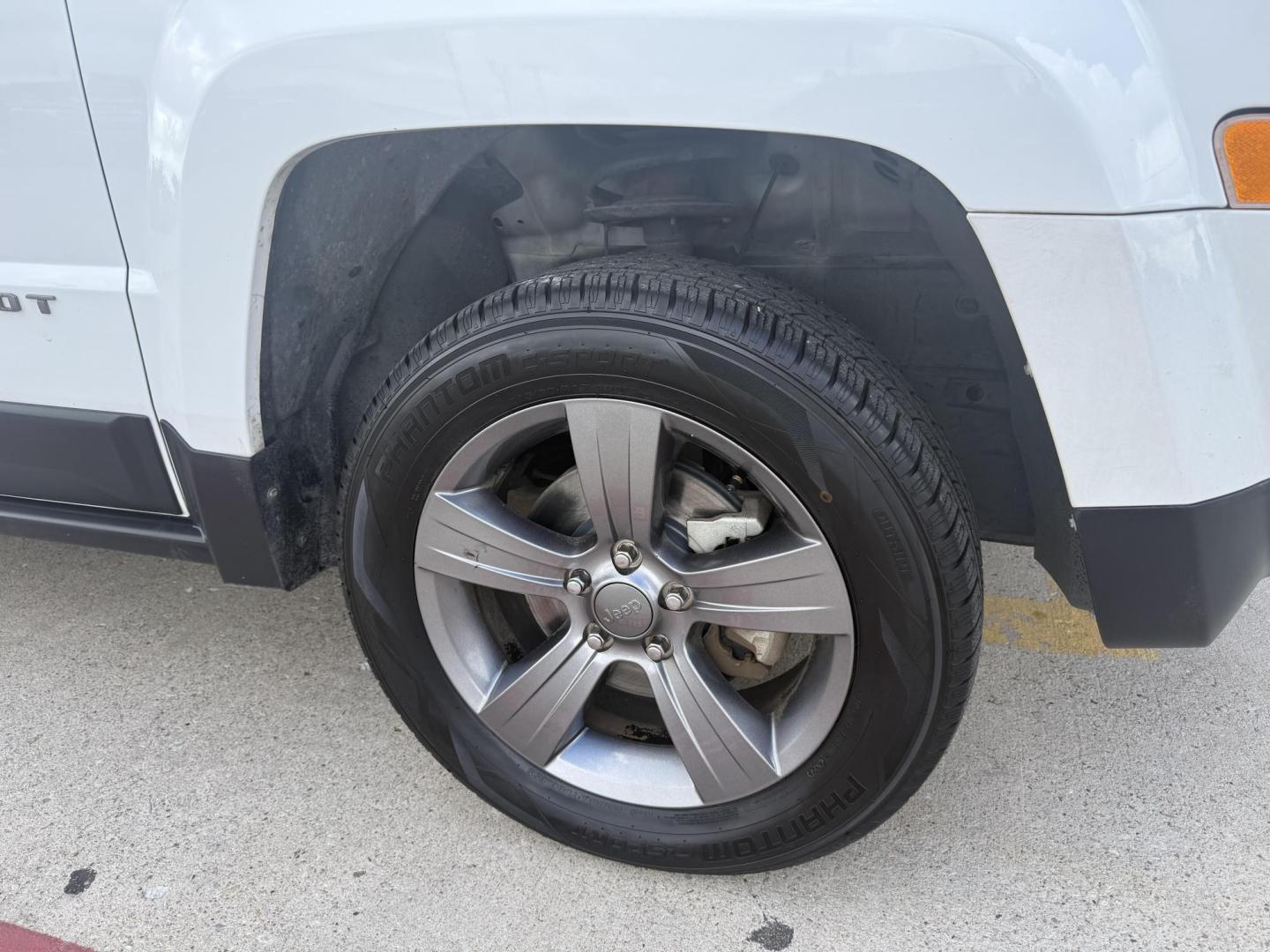 2017 White Knuckle Clear Coat /Dark Slate Gray, premium cloth Dark Slate Gray/Lig Jeep Patriot 55315 (1C4NJPBA1HD) with an 2.0L L4 DOHC 16V engine, Continuously Variable Transmission5-Speed Manual transmission, located at 2401 E Main St., Grand Prairie, TX, 75050, (972) 262-4440, 32.748981, -96.969643 - Photo#4