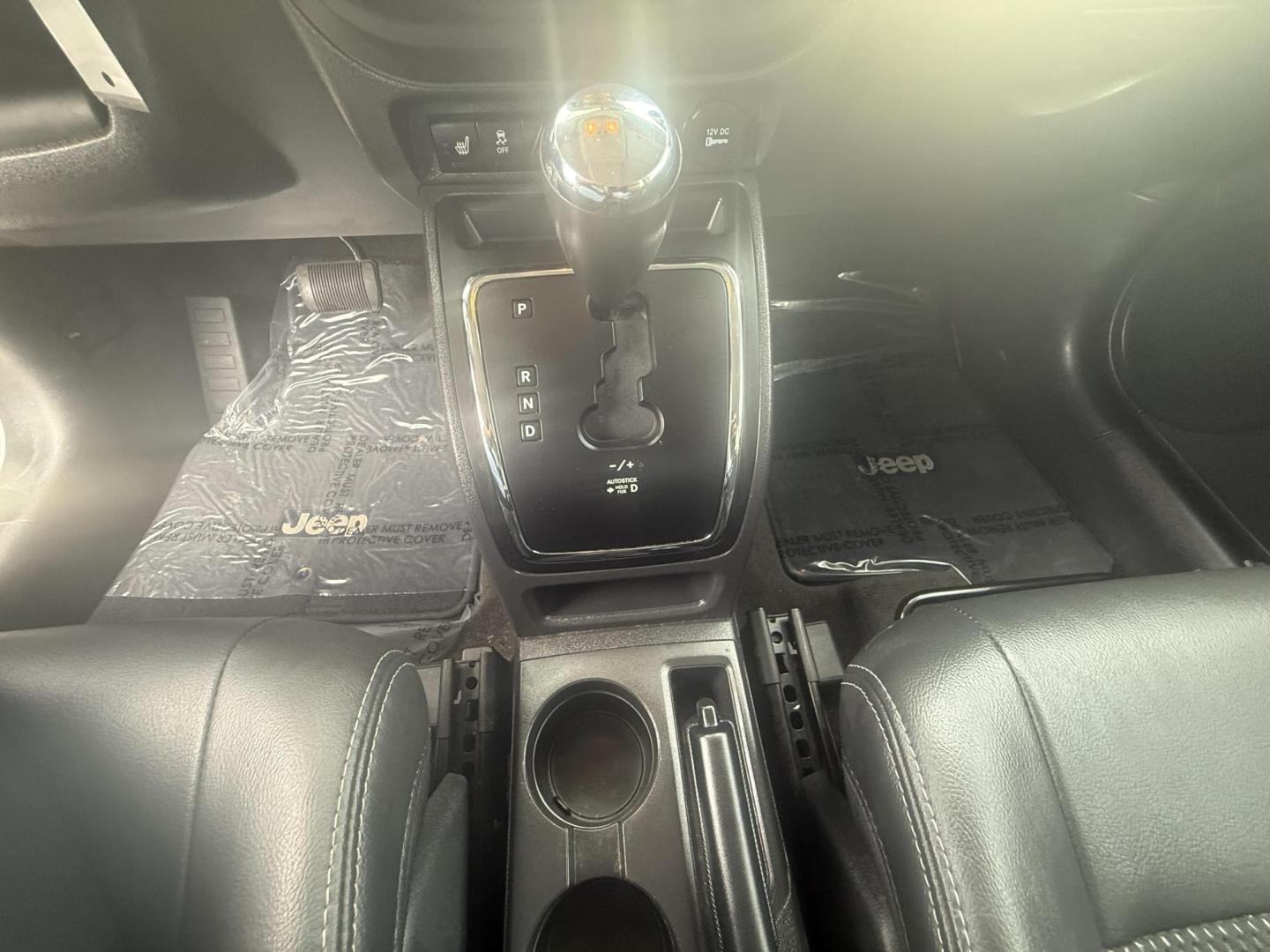 2017 White Knuckle Clear Coat /Dark Slate Gray, premium cloth Dark Slate Gray/Lig Jeep Patriot 55315 (1C4NJPBA1HD) with an 2.0L L4 DOHC 16V engine, Continuously Variable Transmission5-Speed Manual transmission, located at 2401 E Main St., Grand Prairie, TX, 75050, (972) 262-4440, 32.748981, -96.969643 - Photo#15
