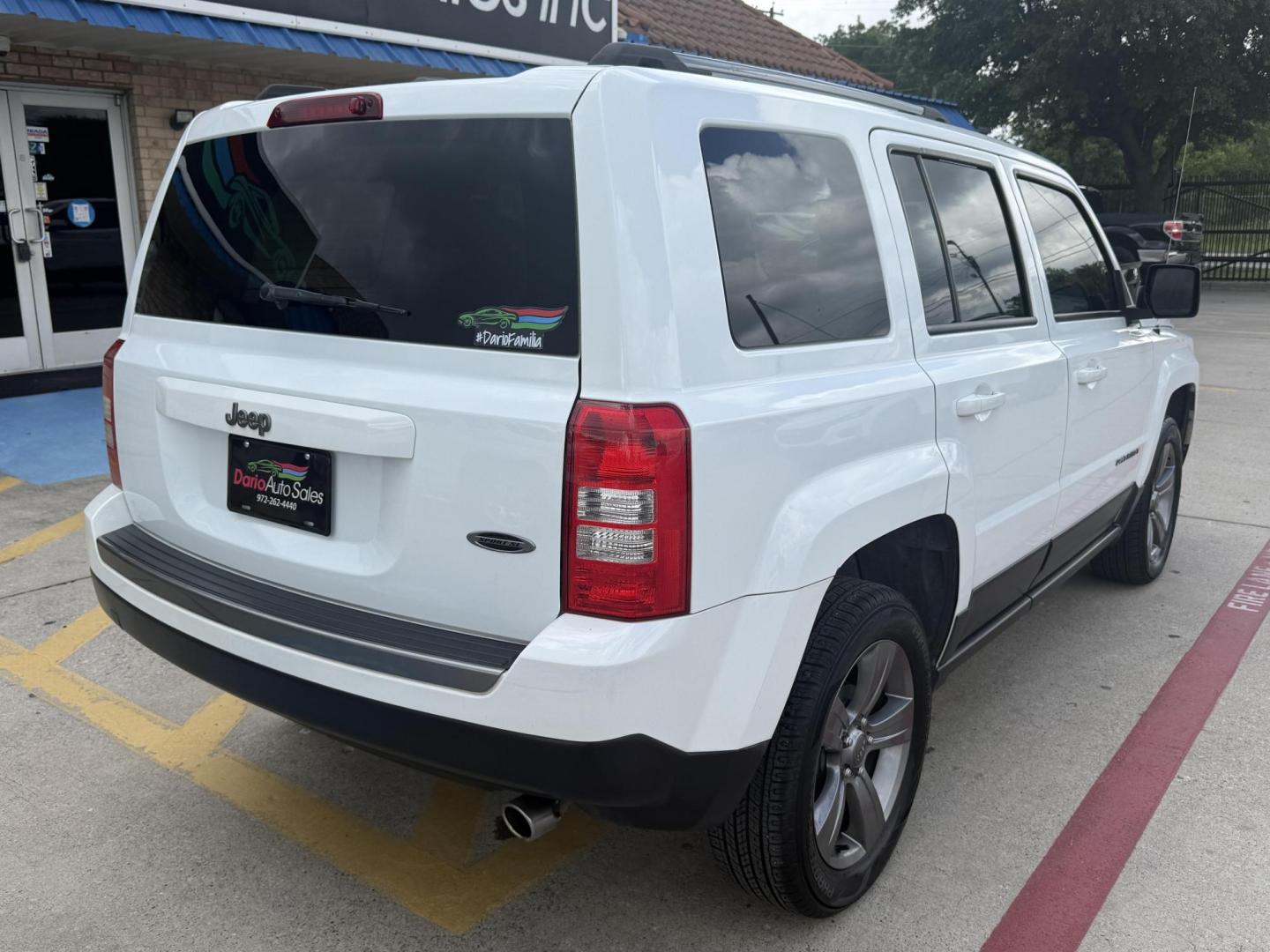 2017 White Knuckle Clear Coat /Dark Slate Gray, premium cloth Dark Slate Gray/Lig Jeep Patriot 55315 (1C4NJPBA1HD) with an 2.0L L4 DOHC 16V engine, Continuously Variable Transmission5-Speed Manual transmission, located at 2401 E Main St., Grand Prairie, TX, 75050, (972) 262-4440, 32.748981, -96.969643 - Photo#16