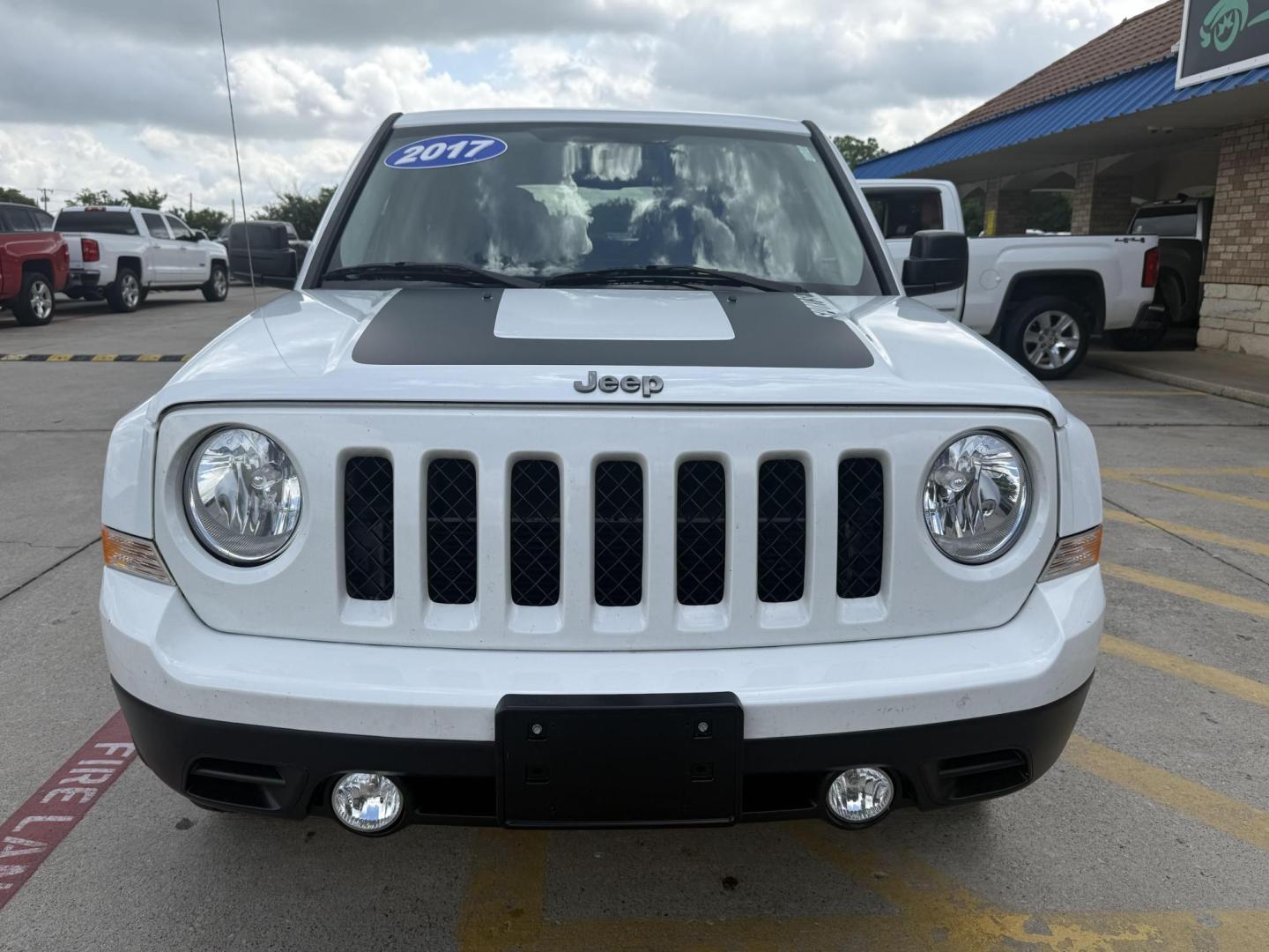 2017 White Knuckle Clear Coat /Dark Slate Gray, premium cloth Dark Slate Gray/Lig Jeep Patriot 55315 (1C4NJPBA1HD) with an 2.0L L4 DOHC 16V engine, Continuously Variable Transmission5-Speed Manual transmission, located at 2401 E Main St., Grand Prairie, TX, 75050, (972) 262-4440, 32.748981, -96.969643 - Photo#19