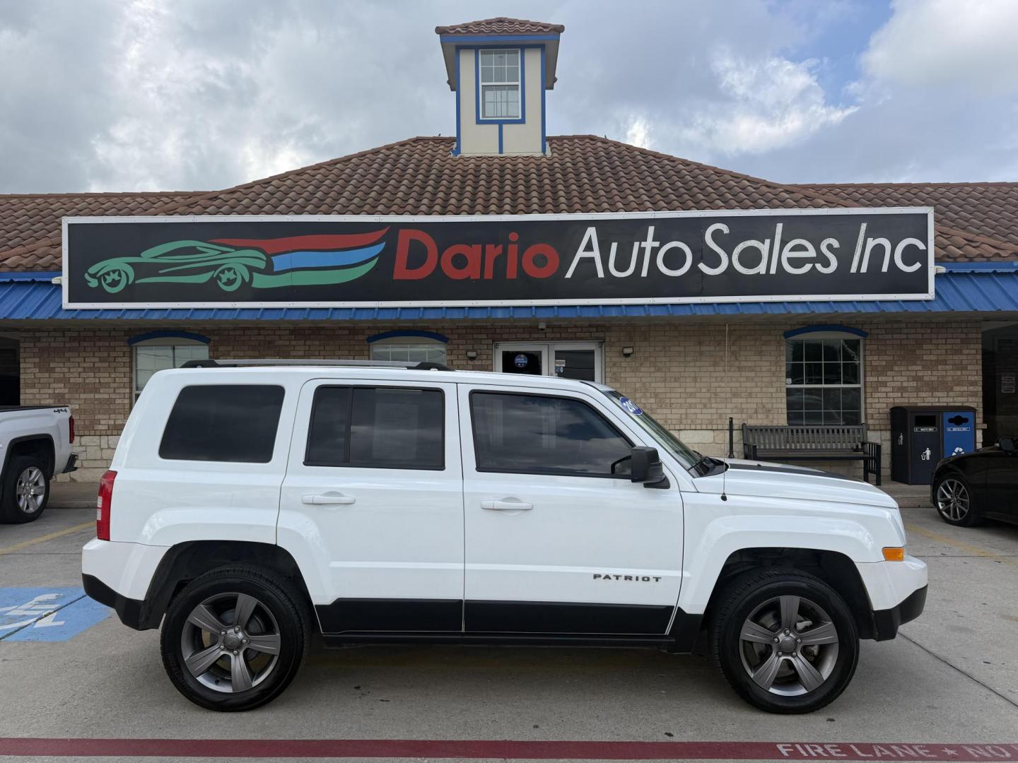 2017 White Knuckle Clear Coat /Dark Slate Gray, premium cloth Dark Slate Gray/Lig Jeep Patriot 55315 (1C4NJPBA1HD) with an 2.0L L4 DOHC 16V engine, Continuously Variable Transmission5-Speed Manual transmission, located at 2401 E Main St., Grand Prairie, TX, 75050, (972) 262-4440, 32.748981, -96.969643 - Photo#25
