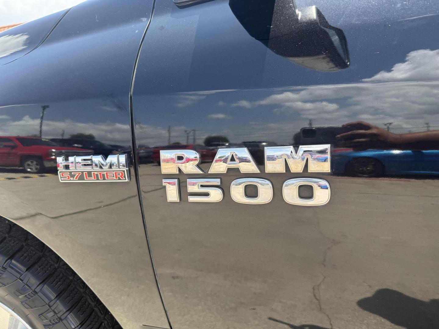 2015 No data /No data RAM 1500 51133 (1C6RR6LT0FS) with an 5.7L V8 OHV 16V engine, 8-Speed Automatic transmission, located at 2401 E Main St., Grand Prairie, TX, 75050, (972) 262-4440, 32.748981, -96.969643 - Photo#9
