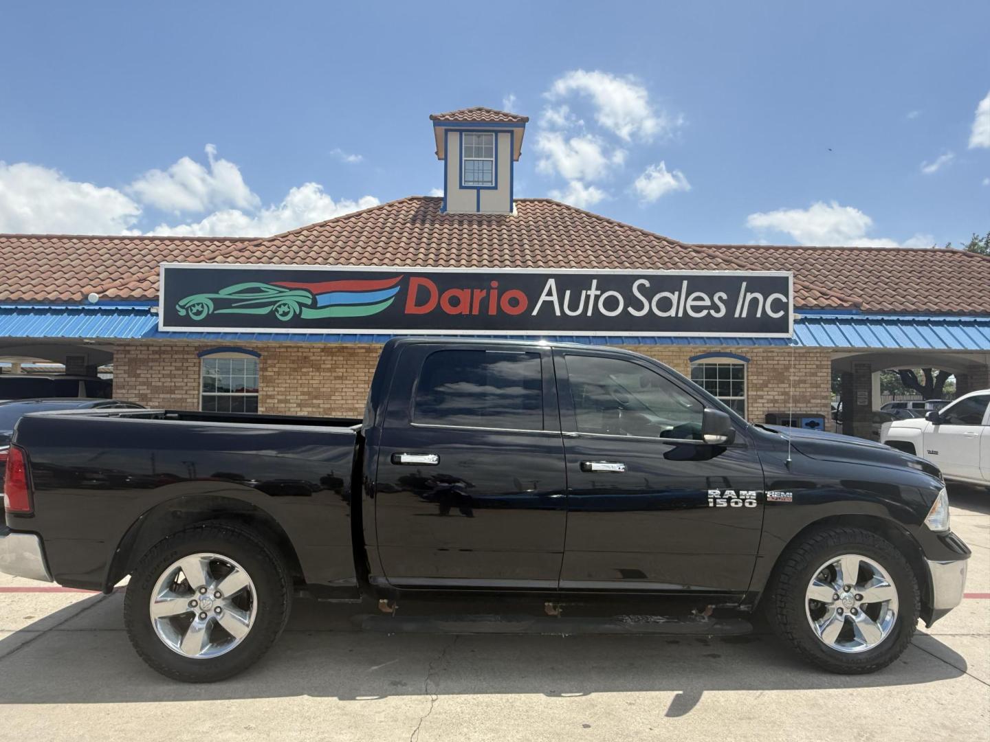 2015 No data /No data RAM 1500 51133 (1C6RR6LT0FS) with an 5.7L V8 OHV 16V engine, 8-Speed Automatic transmission, located at 2401 E Main St., Grand Prairie, TX, 75050, (972) 262-4440, 32.748981, -96.969643 - Photo#12