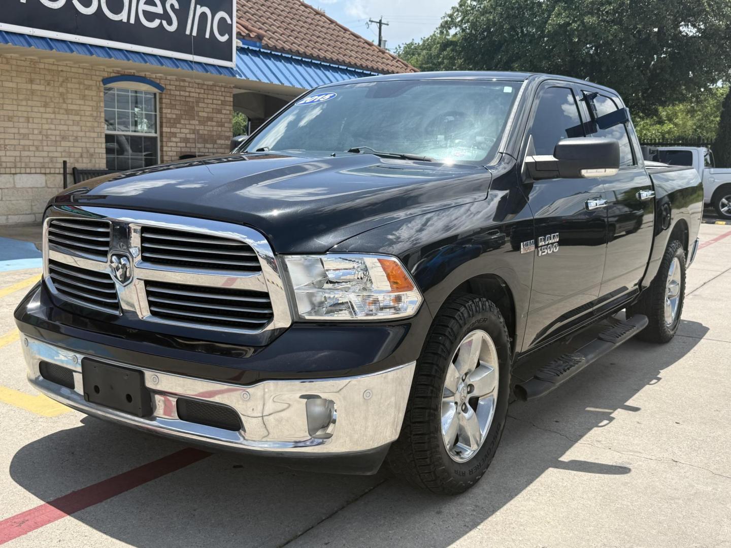 2015 No data /No data RAM 1500 51133 (1C6RR6LT0FS) with an 5.7L V8 OHV 16V engine, 8-Speed Automatic transmission, located at 2401 E Main St., Grand Prairie, TX, 75050, (972) 262-4440, 32.748981, -96.969643 - Photo#16