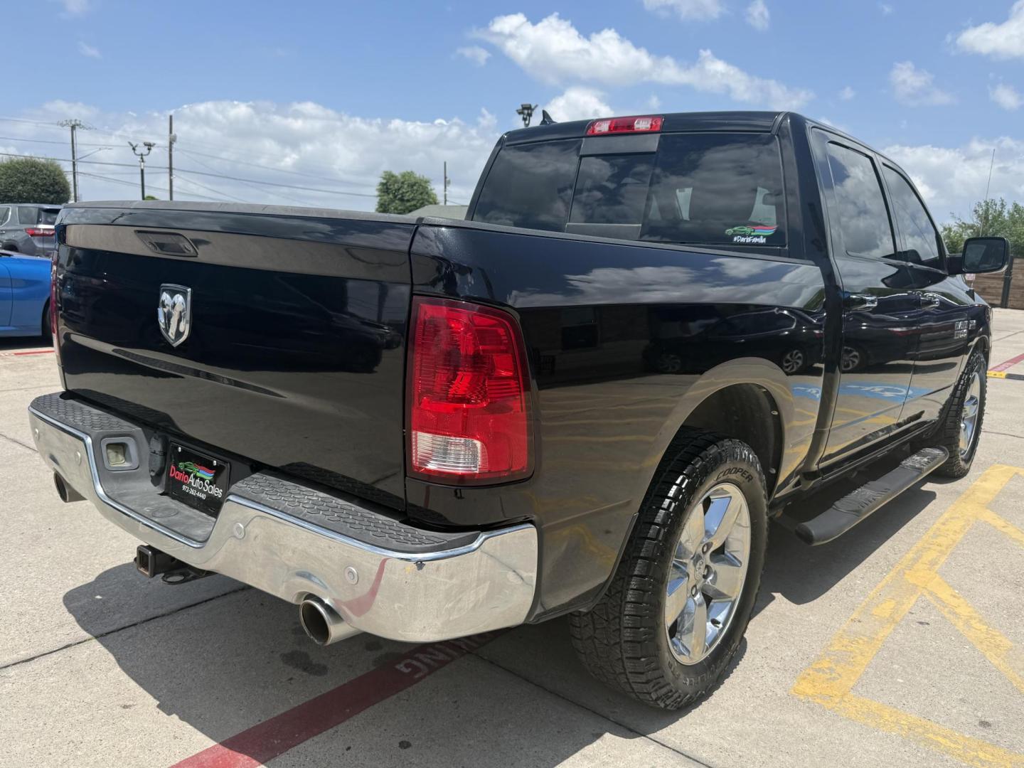2015 No data /No data RAM 1500 51133 (1C6RR6LT0FS) with an 5.7L V8 OHV 16V engine, 8-Speed Automatic transmission, located at 2401 E Main St., Grand Prairie, TX, 75050, (972) 262-4440, 32.748981, -96.969643 - Photo#24