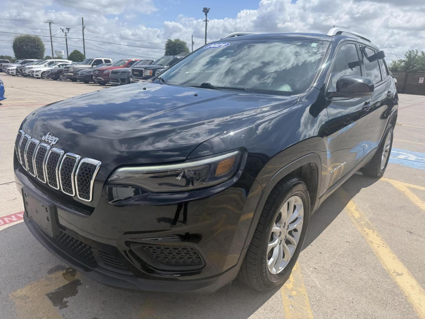 2021 Diamond Black Crystal Pearl Coat /Black, cloth Black/Light Frost Beige, cloth Jeep Cherokee 74375 (1C4PJLCB3MD) with an 2.4L L4 DOHC 16V engine, 9-Speed Automatic transmission, located at 2401 E Main St., Grand Prairie, TX, 75050, (972) 262-4440, 32.748981, -96.969643 - Photo#0