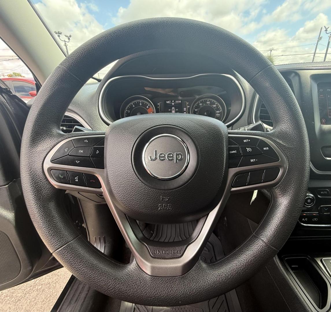 2021 Diamond Black Crystal Pearl Coat /Black, cloth Black/Light Frost Beige, cloth Jeep Cherokee 74375 (1C4PJLCB3MD) with an 2.4L L4 DOHC 16V engine, 9-Speed Automatic transmission, located at 2401 E Main St., Grand Prairie, TX, 75050, (972) 262-4440, 32.748981, -96.969643 - Photo#4