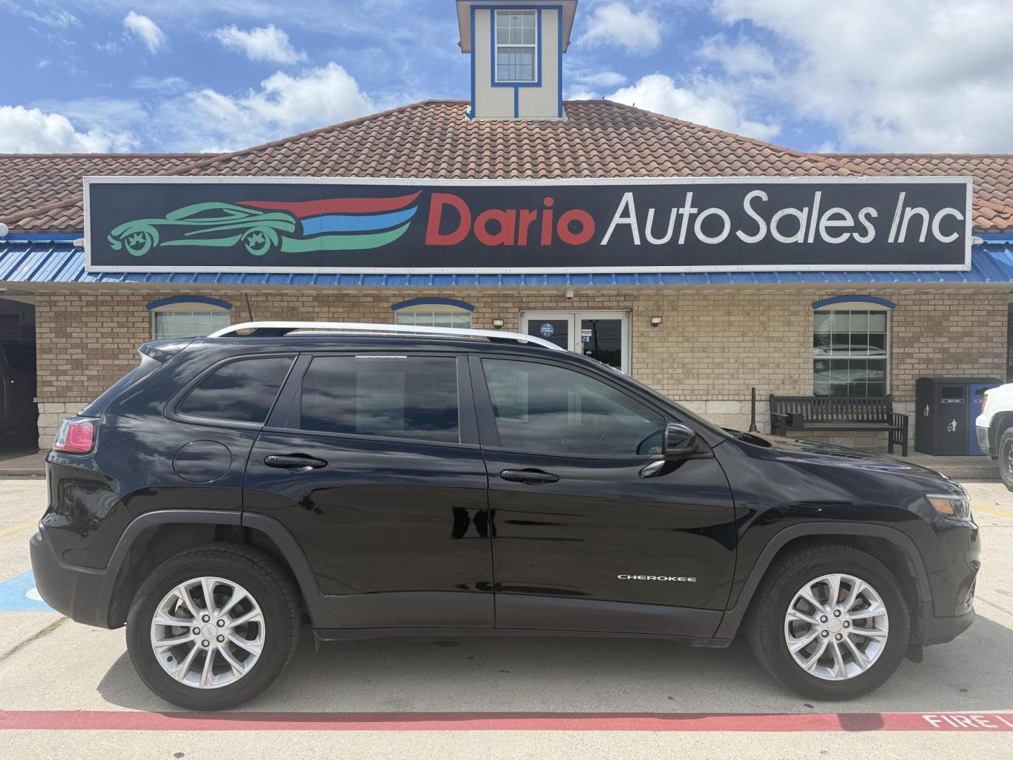 2021 Diamond Black Crystal Pearl Coat /Black, cloth Black/Light Frost Beige, cloth Jeep Cherokee 74375 (1C4PJLCB3MD) with an 2.4L L4 DOHC 16V engine, 9-Speed Automatic transmission, located at 2401 E Main St., Grand Prairie, TX, 75050, (972) 262-4440, 32.748981, -96.969643 - Photo#21