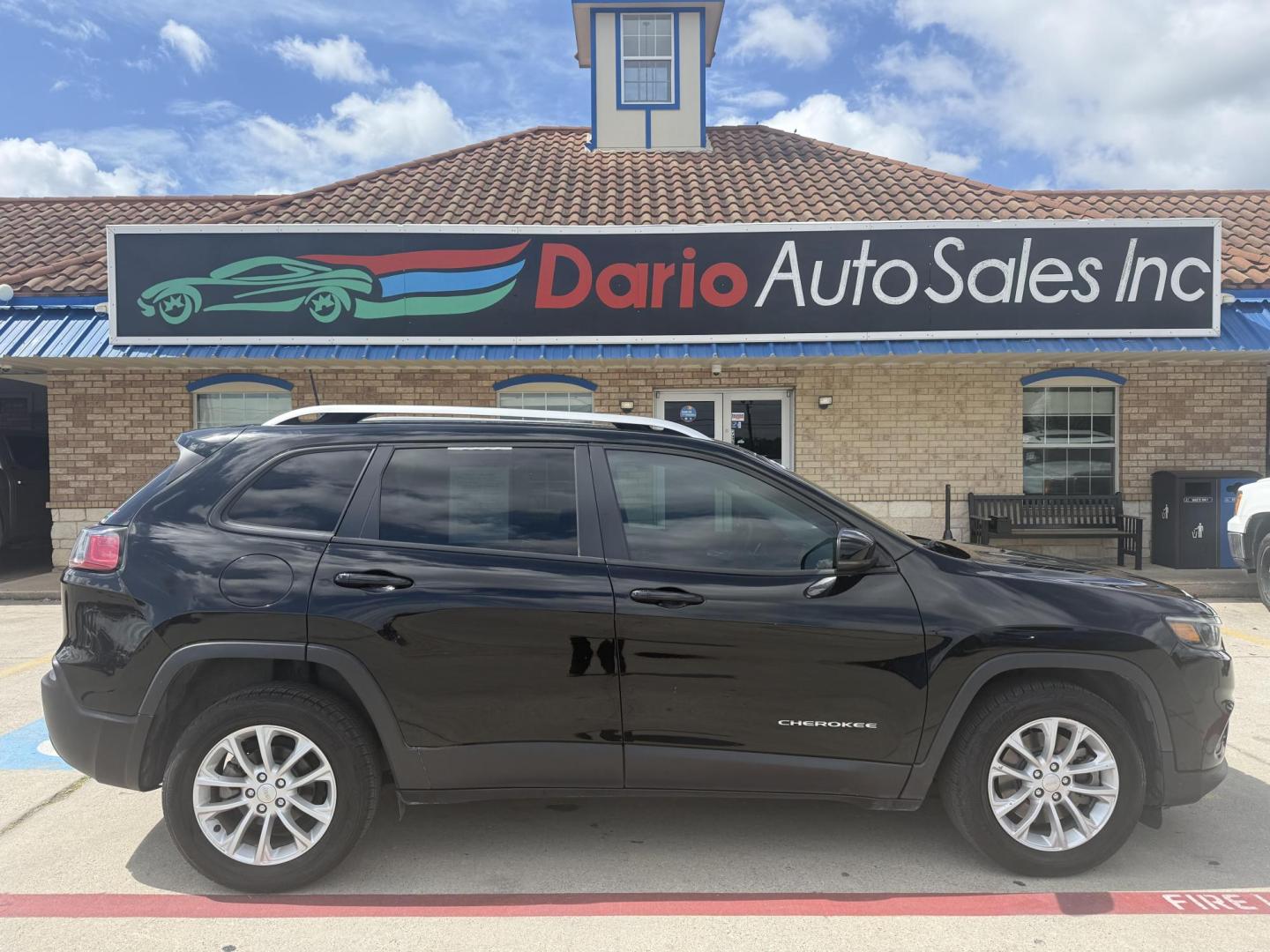 2021 Diamond Black Crystal Pearl Coat /Black, cloth Black/Light Frost Beige, cloth Jeep Cherokee 74375 (1C4PJLCB3MD) with an 2.4L L4 DOHC 16V engine, 9-Speed Automatic transmission, located at 2401 E Main St., Grand Prairie, TX, 75050, (972) 262-4440, 32.748981, -96.969643 - Photo#22