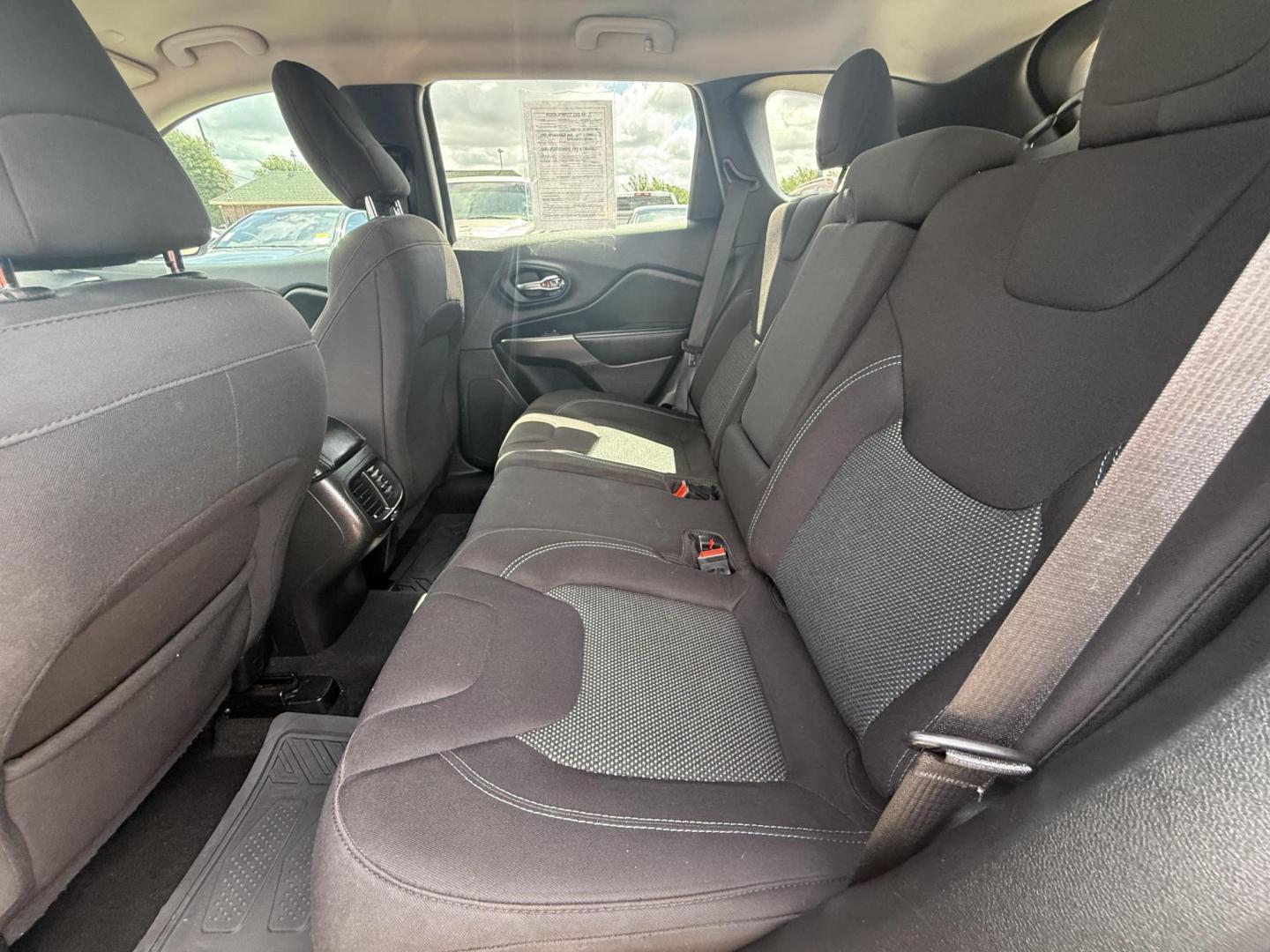 2021 Diamond Black Crystal Pearl Coat /Black, cloth Black/Light Frost Beige, cloth Jeep Cherokee 74375 (1C4PJLCB3MD) with an 2.4L L4 DOHC 16V engine, 9-Speed Automatic transmission, located at 2401 E Main St., Grand Prairie, TX, 75050, (972) 262-4440, 32.748981, -96.969643 - Photo#23