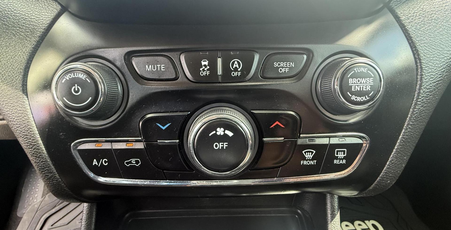 2021 Diamond Black Crystal Pearl Coat /Black, cloth Black/Light Frost Beige, cloth Jeep Cherokee 74375 (1C4PJLCB3MD) with an 2.4L L4 DOHC 16V engine, 9-Speed Automatic transmission, located at 2401 E Main St., Grand Prairie, TX, 75050, (972) 262-4440, 32.748981, -96.969643 - Photo#25