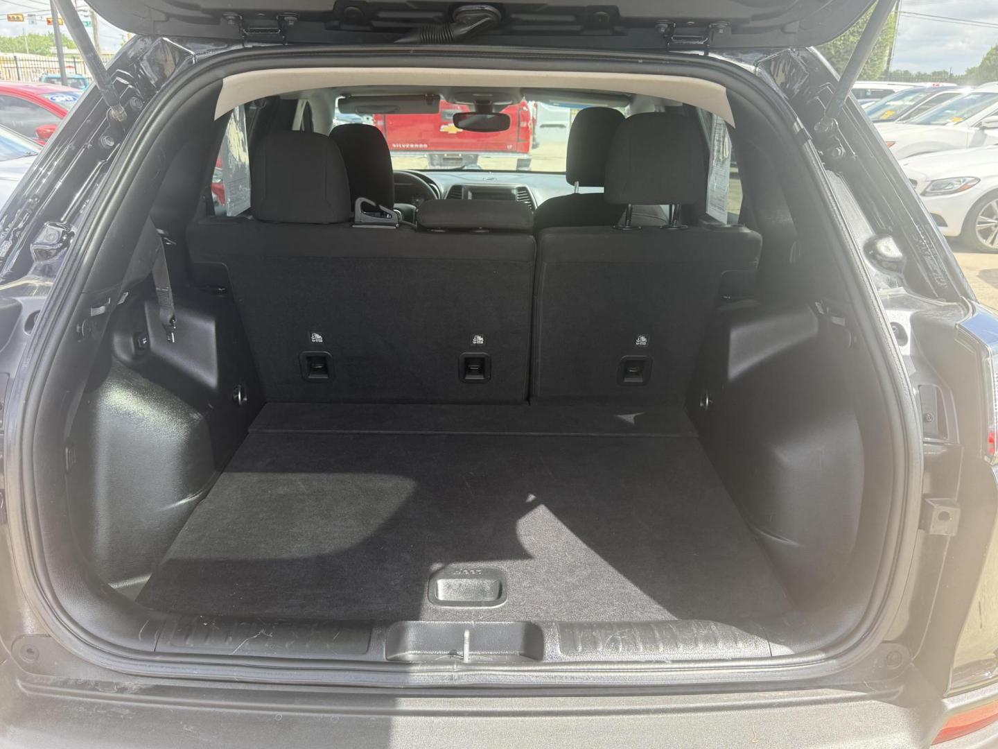 2021 Diamond Black Crystal Pearl Coat /Black, cloth Black/Light Frost Beige, cloth Jeep Cherokee 74375 (1C4PJLCB3MD) with an 2.4L L4 DOHC 16V engine, 9-Speed Automatic transmission, located at 2401 E Main St., Grand Prairie, TX, 75050, (972) 262-4440, 32.748981, -96.969643 - Photo#29