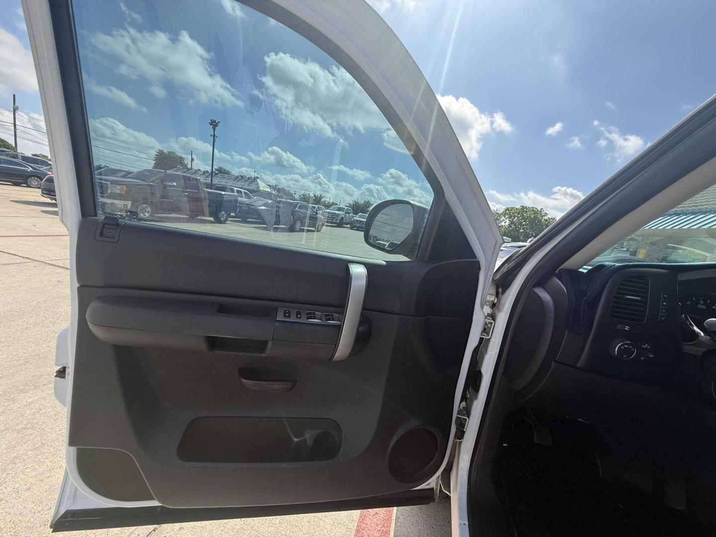 2008 Summit White /Dark Titanium/Light Titanium Cloth Interior Dark T GMC Sierra 1500 35803 (3GTEC13JX8G) with an 5.3L V8 OHV 16V engine, 4-Speed Automatic transmission, located at 2401 E Main St., Grand Prairie, TX, 75050, (972) 262-4440, 32.748981, -96.969643 - Photo#1