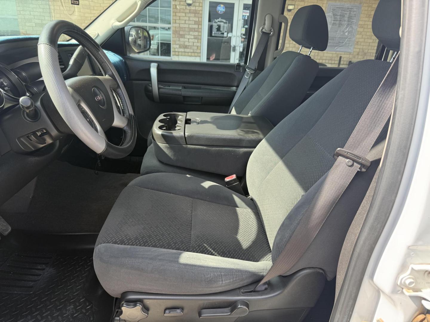 2008 Summit White /Dark Titanium/Light Titanium Cloth Interior Dark T GMC Sierra 1500 35803 (3GTEC13JX8G) with an 5.3L V8 OHV 16V engine, 4-Speed Automatic transmission, located at 2401 E Main St., Grand Prairie, TX, 75050, (972) 262-4440, 32.748981, -96.969643 - Photo#7