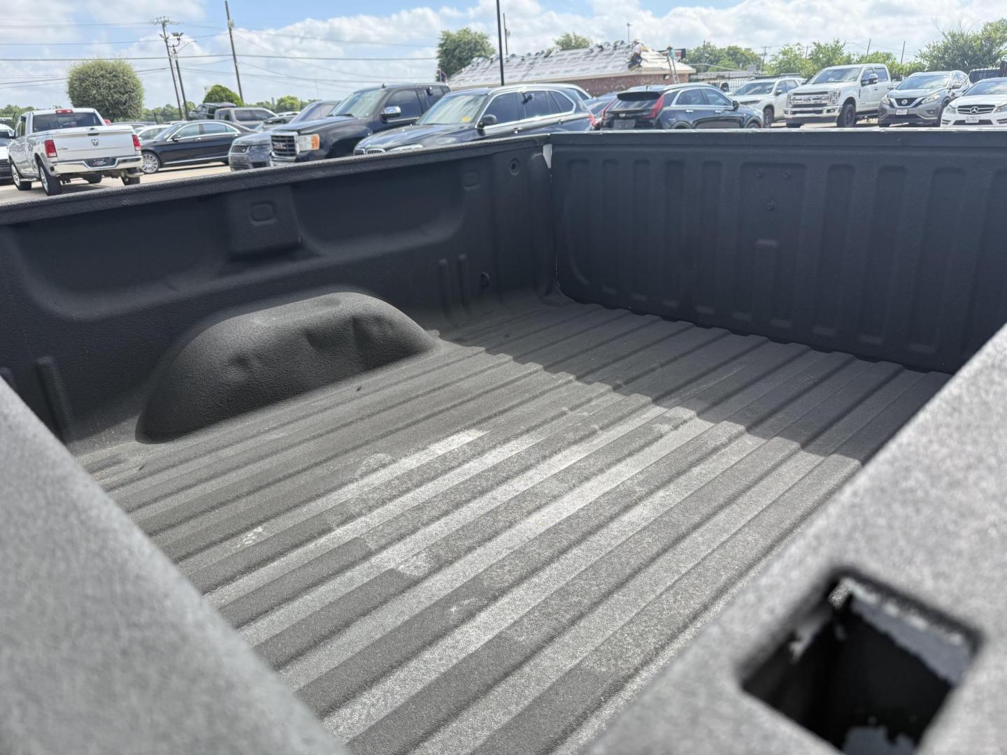 2008 Summit White /Dark Titanium/Light Titanium Cloth Interior Dark T GMC Sierra 1500 35803 (3GTEC13JX8G) with an 5.3L V8 OHV 16V engine, 4-Speed Automatic transmission, located at 2401 E Main St., Grand Prairie, TX, 75050, (972) 262-4440, 32.748981, -96.969643 - Photo#23
