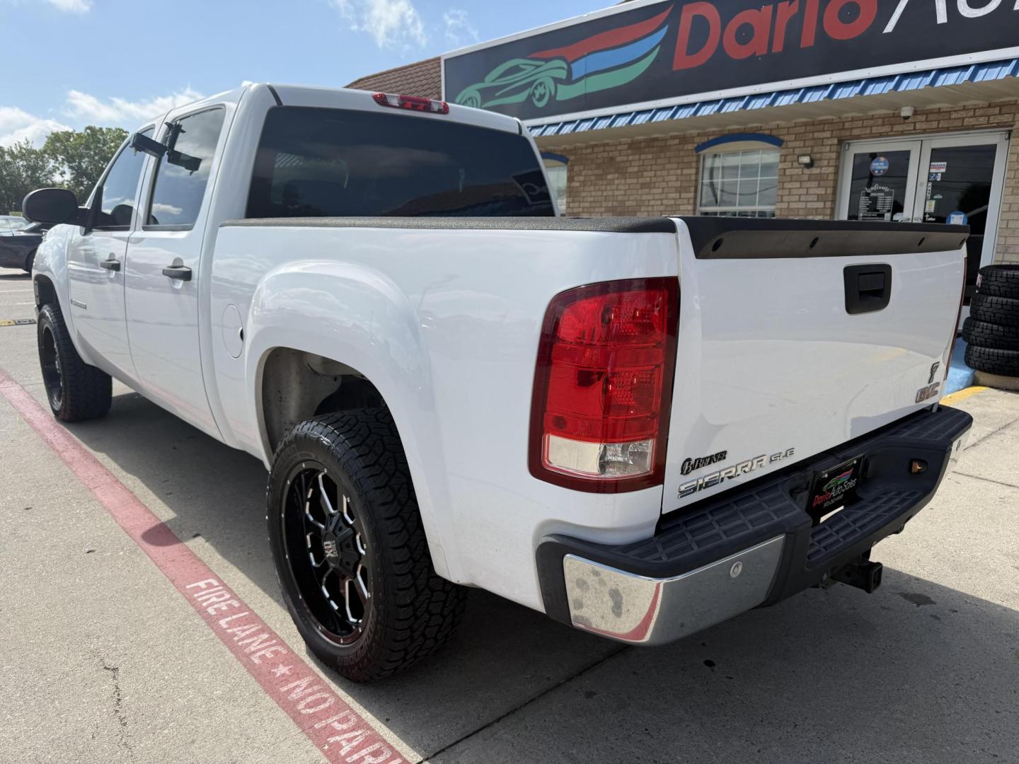 2008 Summit White /Dark Titanium/Light Titanium Cloth Interior Dark T GMC Sierra 1500 35803 (3GTEC13JX8G) with an 5.3L V8 OHV 16V engine, 4-Speed Automatic transmission, located at 2401 E Main St., Grand Prairie, TX, 75050, (972) 262-4440, 32.748981, -96.969643 - Photo#24