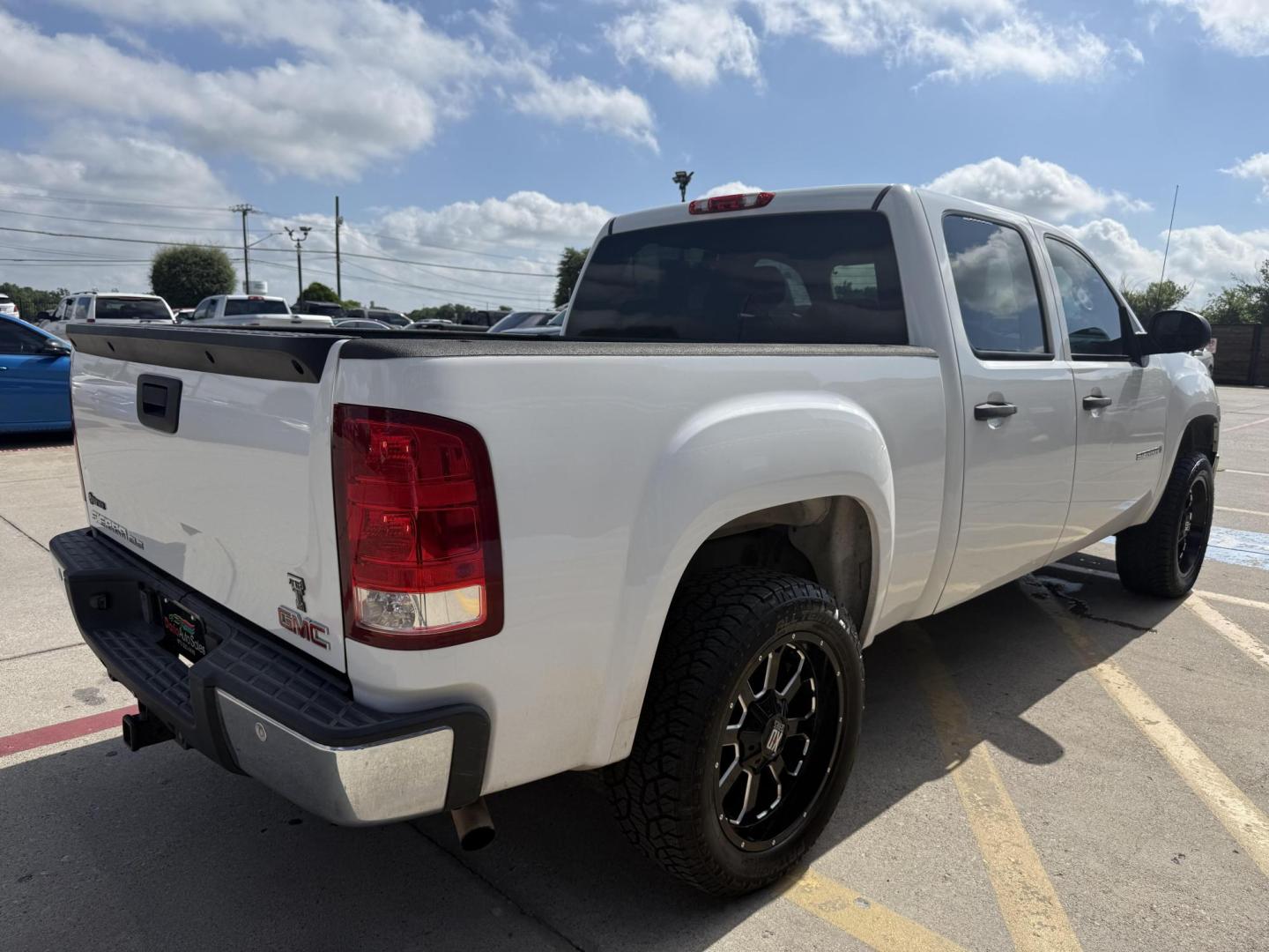 2008 Summit White /Dark Titanium/Light Titanium Cloth Interior Dark T GMC Sierra 1500 35803 (3GTEC13JX8G) with an 5.3L V8 OHV 16V engine, 4-Speed Automatic transmission, located at 2401 E Main St., Grand Prairie, TX, 75050, (972) 262-4440, 32.748981, -96.969643 - Photo#25