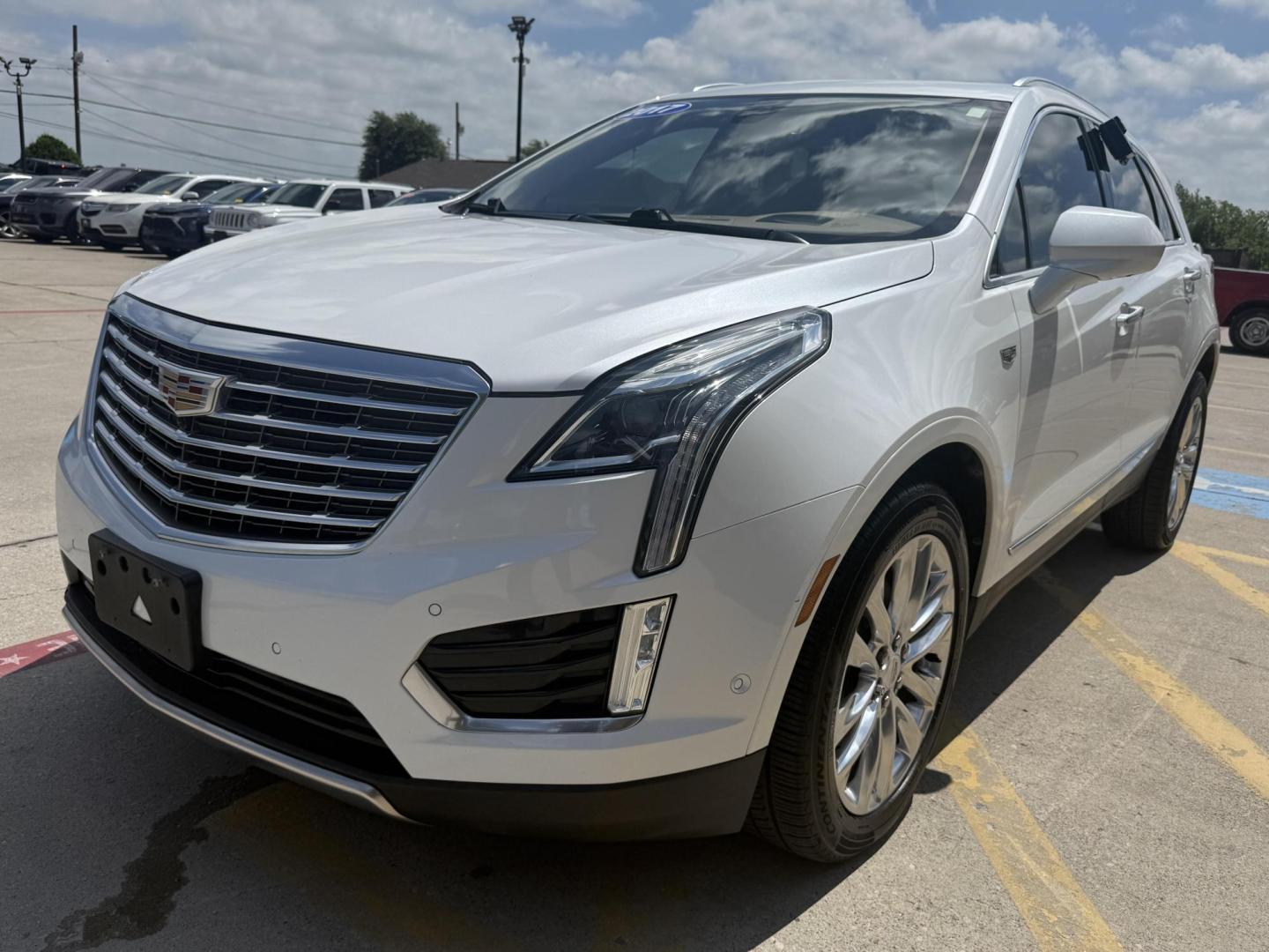 2017 Crystal White Tricoat /Jet Black, premium leather Maple Sugar w/Jet Black Cadillac XT5 54872 (1GYKNFRS8HZ) with an 3.6L V6 DOHC 24V engine, 8-Speed Automatic transmission, located at 2401 E Main St., Grand Prairie, TX, 75050, (972) 262-4440, 32.748981, -96.969643 - Photo#19