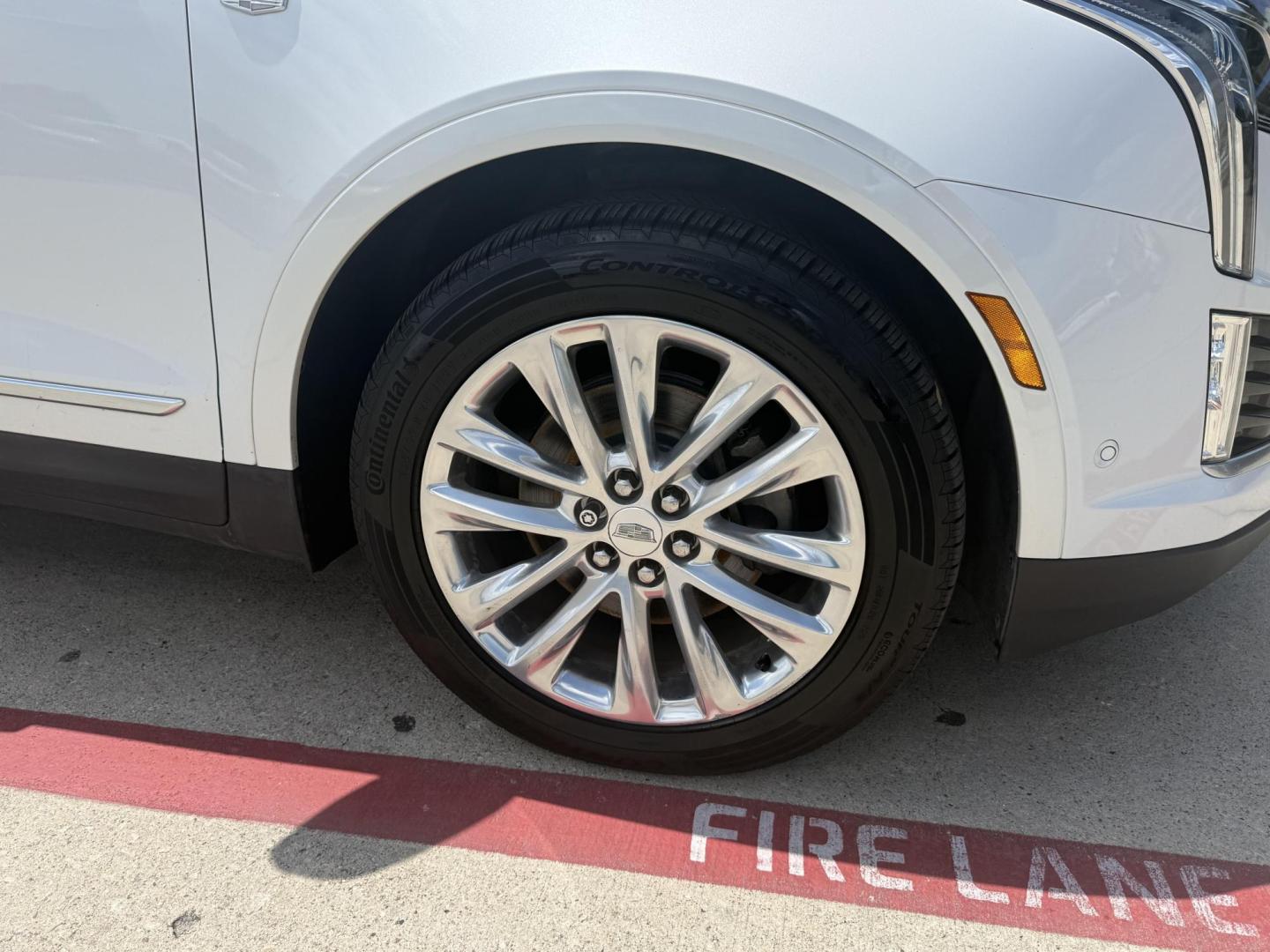 2017 Crystal White Tricoat /Jet Black, premium leather Maple Sugar w/Jet Black Cadillac XT5 54872 (1GYKNFRS8HZ) with an 3.6L V6 DOHC 24V engine, 8-Speed Automatic transmission, located at 2401 E Main St., Grand Prairie, TX, 75050, (972) 262-4440, 32.748981, -96.969643 - Photo#10