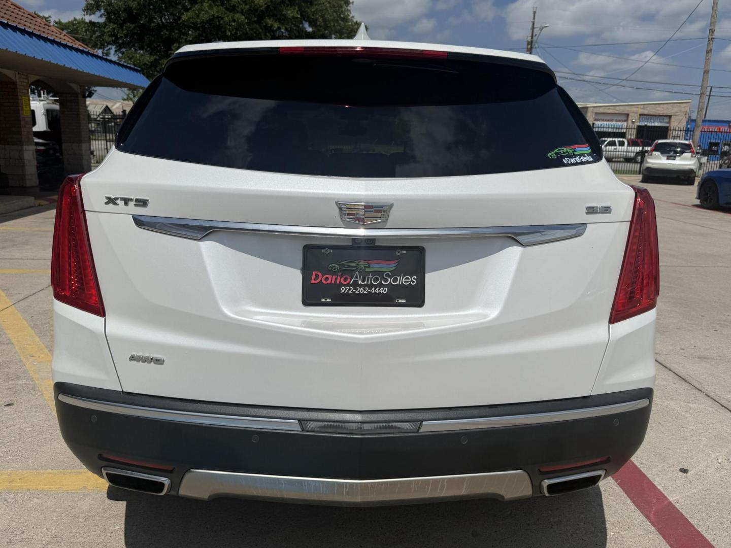 2017 Crystal White Tricoat /Jet Black, premium leather Maple Sugar w/Jet Black Cadillac XT5 54872 (1GYKNFRS8HZ) with an 3.6L V6 DOHC 24V engine, 8-Speed Automatic transmission, located at 2401 E Main St., Grand Prairie, TX, 75050, (972) 262-4440, 32.748981, -96.969643 - Photo#11