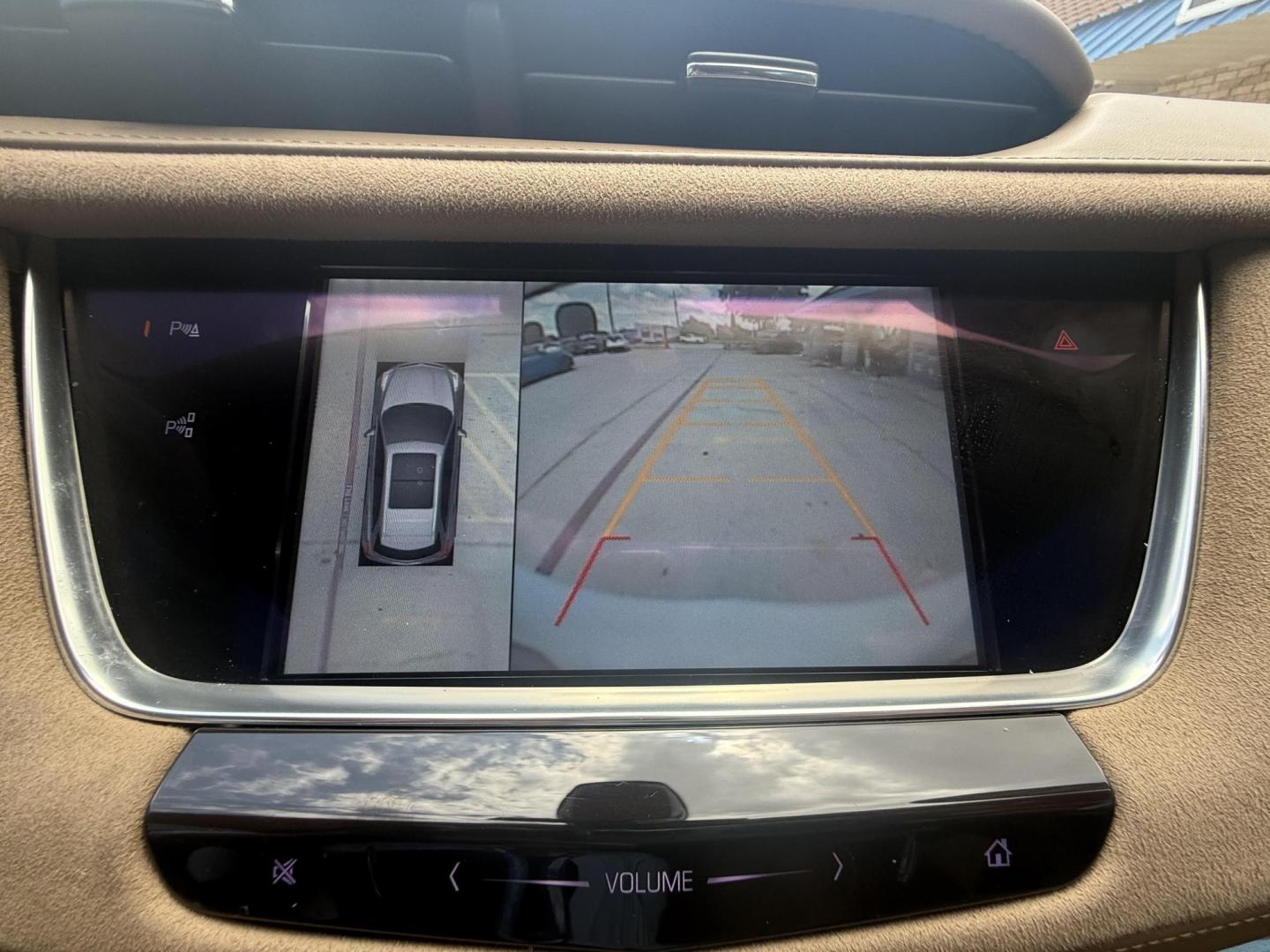 2017 Crystal White Tricoat /Jet Black, premium leather Maple Sugar w/Jet Black Cadillac XT5 54872 (1GYKNFRS8HZ) with an 3.6L V6 DOHC 24V engine, 8-Speed Automatic transmission, located at 2401 E Main St., Grand Prairie, TX, 75050, (972) 262-4440, 32.748981, -96.969643 - Photo#13