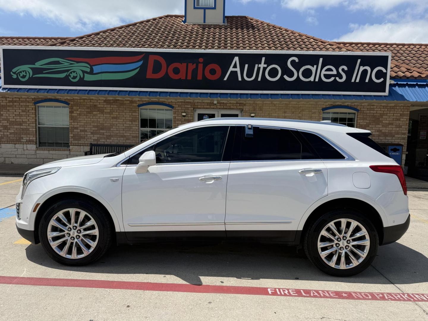 2017 Crystal White Tricoat /Jet Black, premium leather Maple Sugar w/Jet Black Cadillac XT5 54872 (1GYKNFRS8HZ) with an 3.6L V6 DOHC 24V engine, 8-Speed Automatic transmission, located at 2401 E Main St., Grand Prairie, TX, 75050, (972) 262-4440, 32.748981, -96.969643 - Photo#22