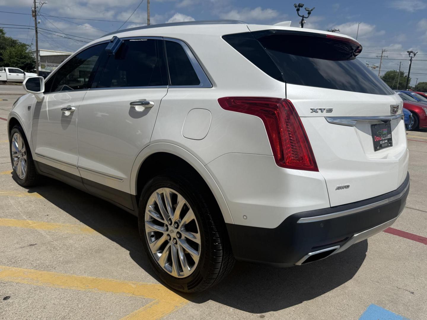 2017 Crystal White Tricoat /Jet Black, premium leather Maple Sugar w/Jet Black Cadillac XT5 54872 (1GYKNFRS8HZ) with an 3.6L V6 DOHC 24V engine, 8-Speed Automatic transmission, located at 2401 E Main St., Grand Prairie, TX, 75050, (972) 262-4440, 32.748981, -96.969643 - Photo#28