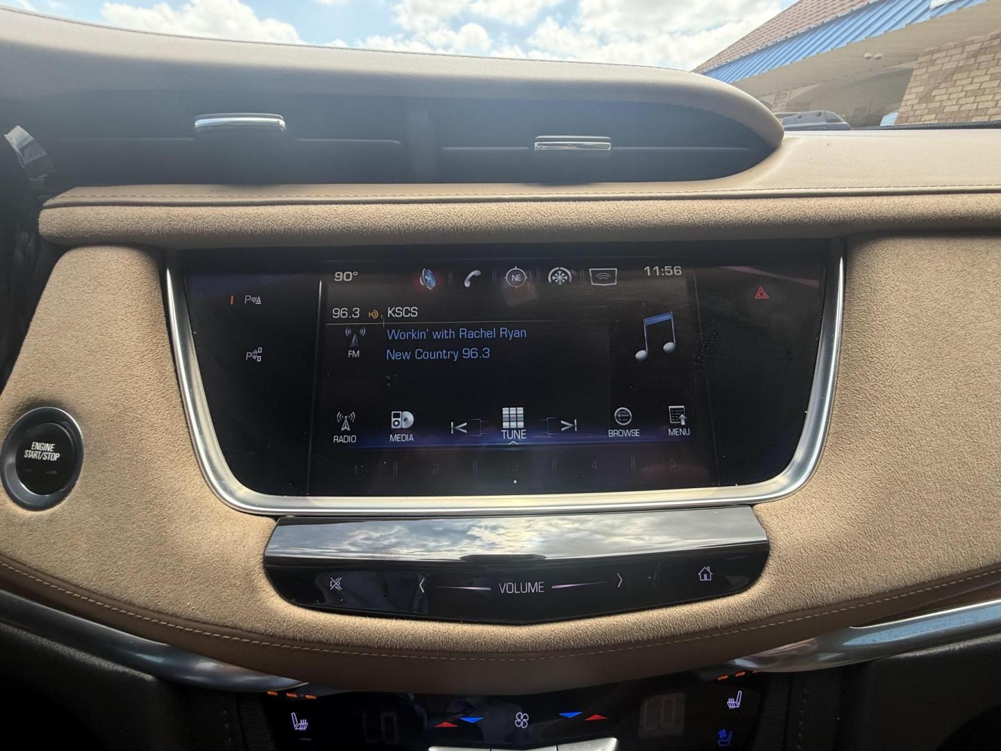 2017 Crystal White Tricoat /Jet Black, premium leather Maple Sugar w/Jet Black Cadillac XT5 54872 (1GYKNFRS8HZ) with an 3.6L V6 DOHC 24V engine, 8-Speed Automatic transmission, located at 2401 E Main St., Grand Prairie, TX, 75050, (972) 262-4440, 32.748981, -96.969643 - Photo#29