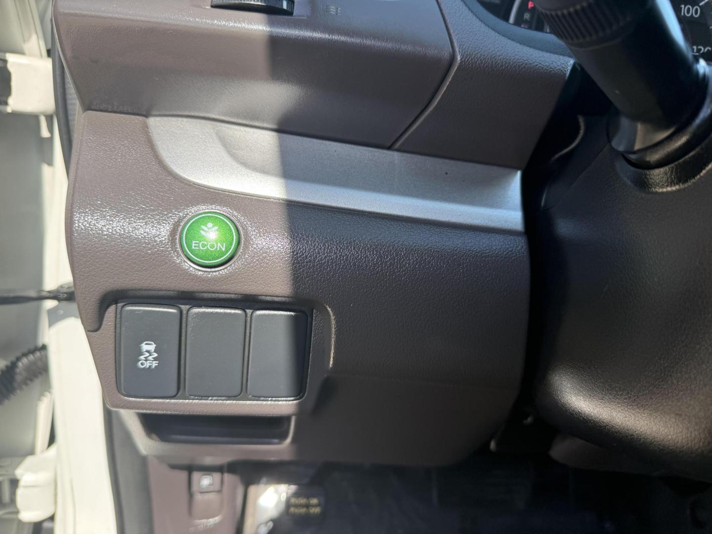 2012 White Diamond Pearl /Beige Cloth Interior Black Cloth Interior Gray Clo Honda CR-V 44641 (5J6RM3H50CL) with an 2.4L L4 DOHC 16V engine, 5-Speed Automatic transmission, located at 2401 E Main St., Grand Prairie, TX, 75050, (972) 262-4440, 32.748981, -96.969643 - Photo#15