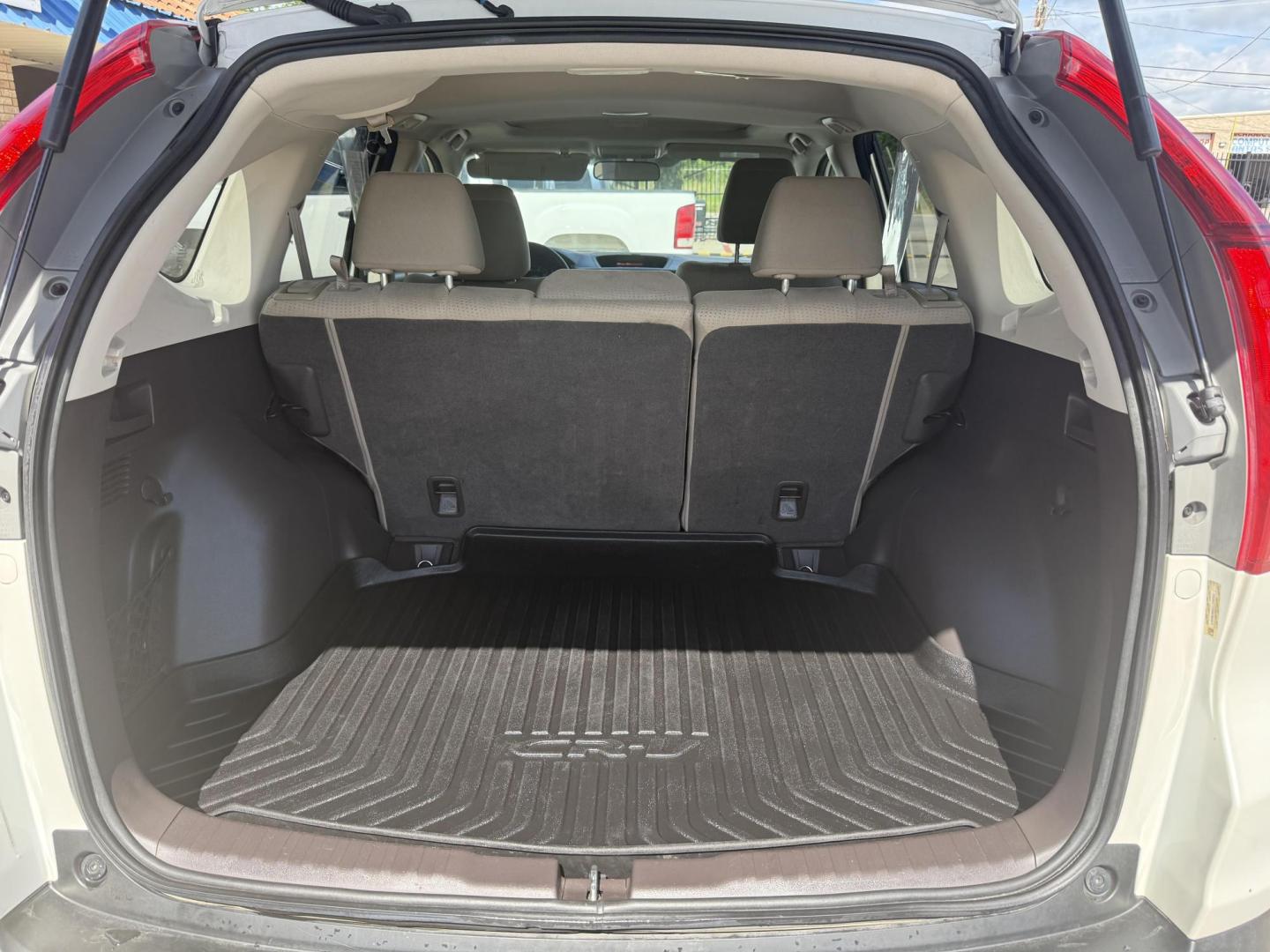 2012 White Diamond Pearl /Beige Cloth Interior Black Cloth Interior Gray Clo Honda CR-V 44641 (5J6RM3H50CL) with an 2.4L L4 DOHC 16V engine, 5-Speed Automatic transmission, located at 2401 E Main St., Grand Prairie, TX, 75050, (972) 262-4440, 32.748981, -96.969643 - Photo#19