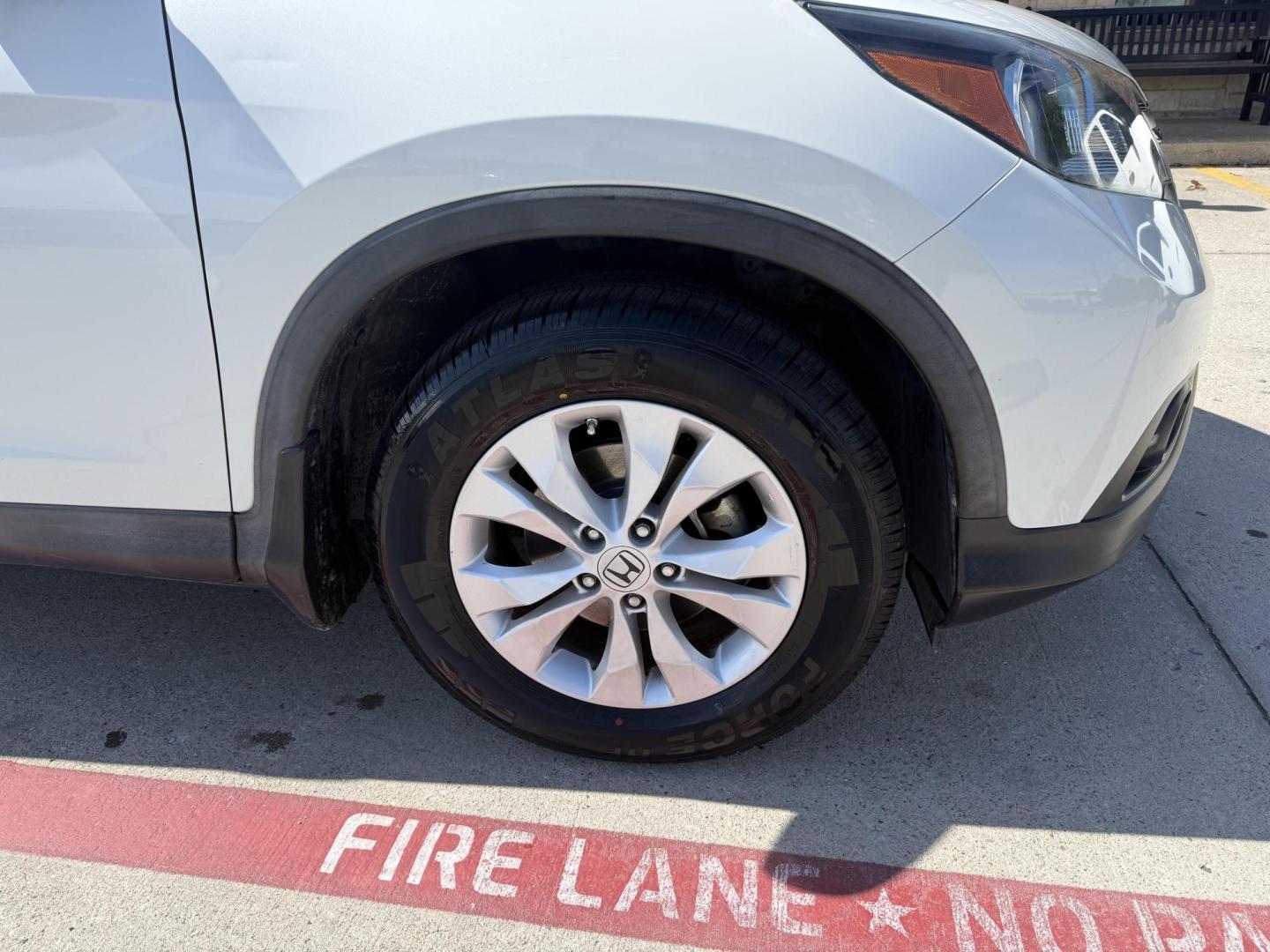 2012 White Diamond Pearl /Beige Cloth Interior Black Cloth Interior Gray Clo Honda CR-V 44641 (5J6RM3H50CL) with an 2.4L L4 DOHC 16V engine, 5-Speed Automatic transmission, located at 2401 E Main St., Grand Prairie, TX, 75050, (972) 262-4440, 32.748981, -96.969643 - Photo#24