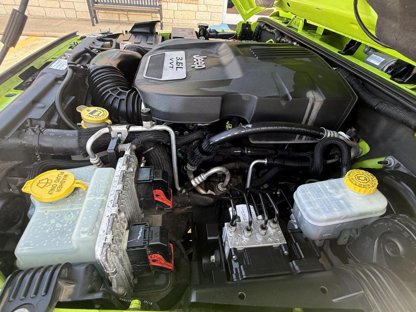 2013 Commando Green /Black Cloth Interior Black Leather Interior Black/ Jeep Wrangler 45733 (1C4BJWFG9DL) with an 3.6L V6 DOHC 24V FFV engine, 5-Speed Automatic6-Speed Manual transmission, located at 2401 E Main St., Grand Prairie, TX, 75050, (972) 262-4440, 32.748981, -96.969643 - Photo#8
