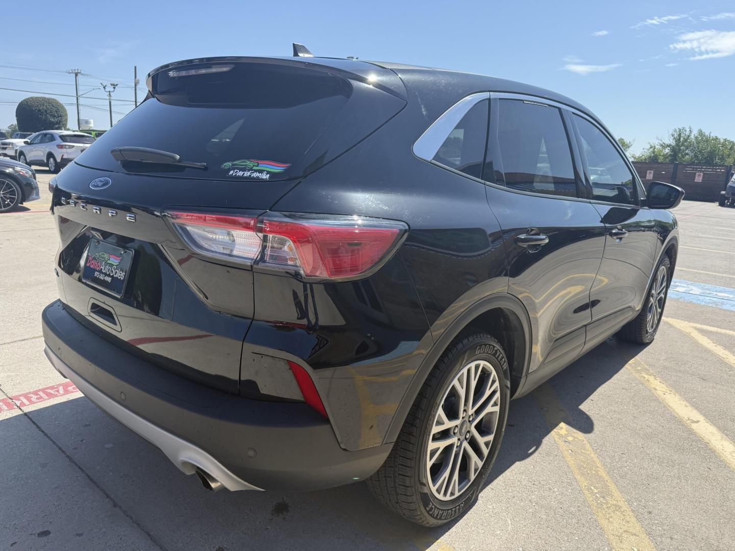 2022 Agate Black Metallic /Sandstone Ebony Ford Escape 77724 (1FMCU0H64NU) with an 1.5L L3 engine, 8-Speed Automatic transmission, located at 2401 E Main St., Grand Prairie, TX, 75050, (972) 262-4440, 32.748981, -96.969643- Photo#2