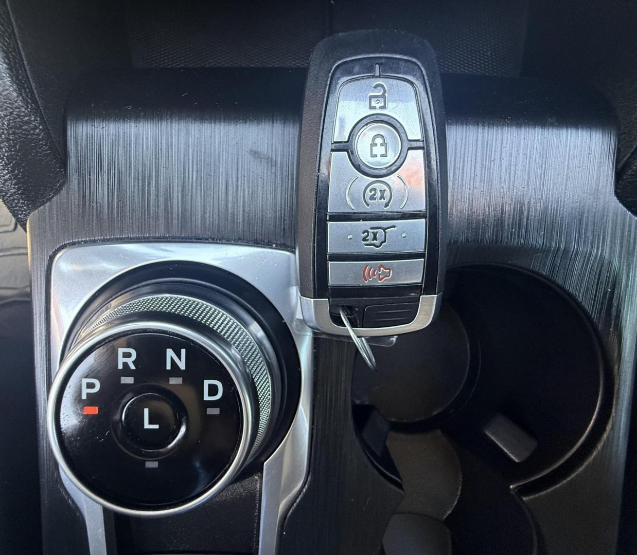 2022 Agate Black Metallic /Sandstone Ebony Ford Escape 77724 (1FMCU0H64NU) with an 1.5L L3 engine, 8-Speed Automatic transmission, located at 2401 E Main St., Grand Prairie, TX, 75050, (972) 262-4440, 32.748981, -96.969643- Photo#3