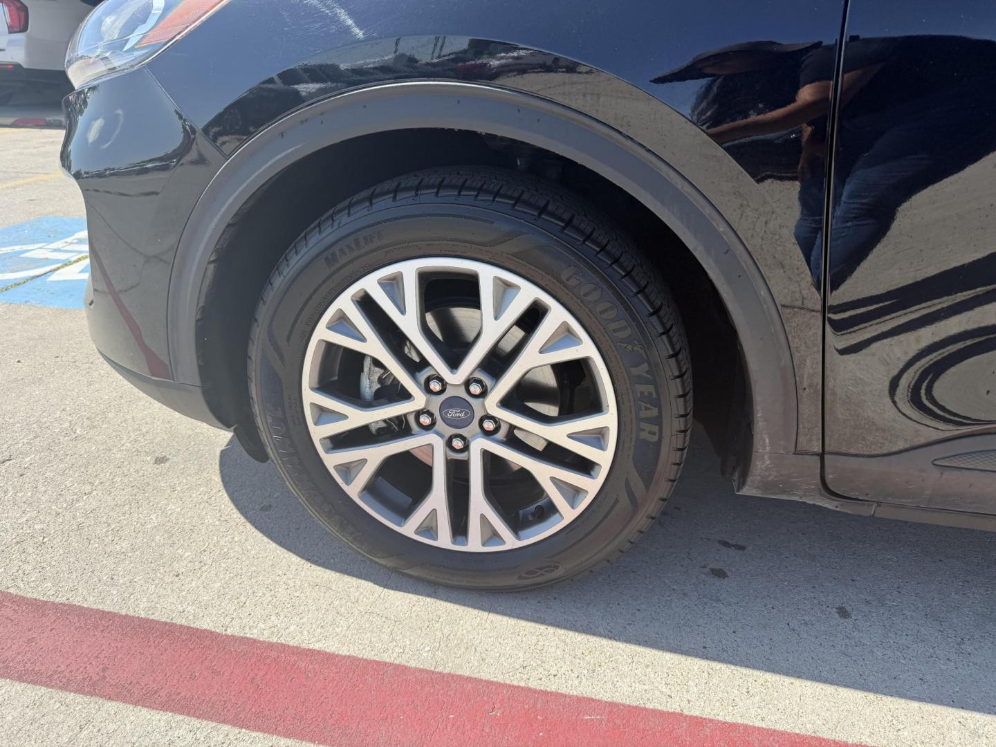 2022 Agate Black Metallic /Sandstone Ebony Ford Escape 77724 (1FMCU0H64NU) with an 1.5L L3 engine, 8-Speed Automatic transmission, located at 2401 E Main St., Grand Prairie, TX, 75050, (972) 262-4440, 32.748981, -96.969643- Photo#7