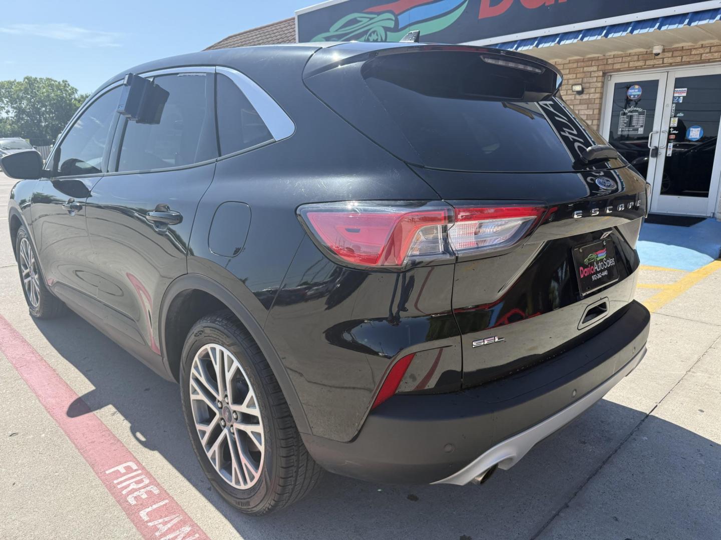 2022 Agate Black Metallic /Sandstone Ebony Ford Escape 77724 (1FMCU0H64NU) with an 1.5L L3 engine, 8-Speed Automatic transmission, located at 2401 E Main St., Grand Prairie, TX, 75050, (972) 262-4440, 32.748981, -96.969643- Photo#13