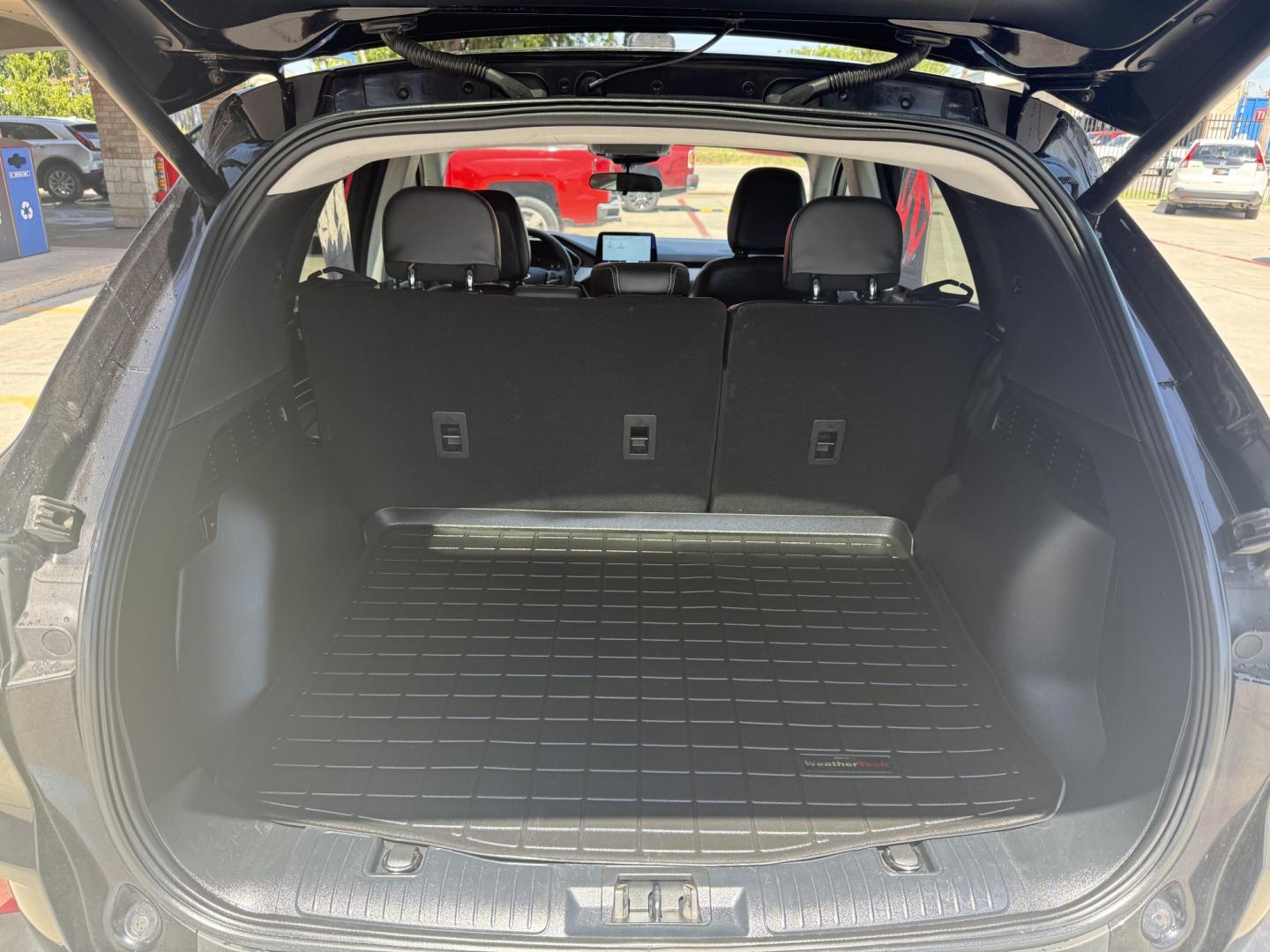 2022 Agate Black Metallic /Sandstone Ebony Ford Escape 77724 (1FMCU0H64NU) with an 1.5L L3 engine, 8-Speed Automatic transmission, located at 2401 E Main St., Grand Prairie, TX, 75050, (972) 262-4440, 32.748981, -96.969643- Photo#15