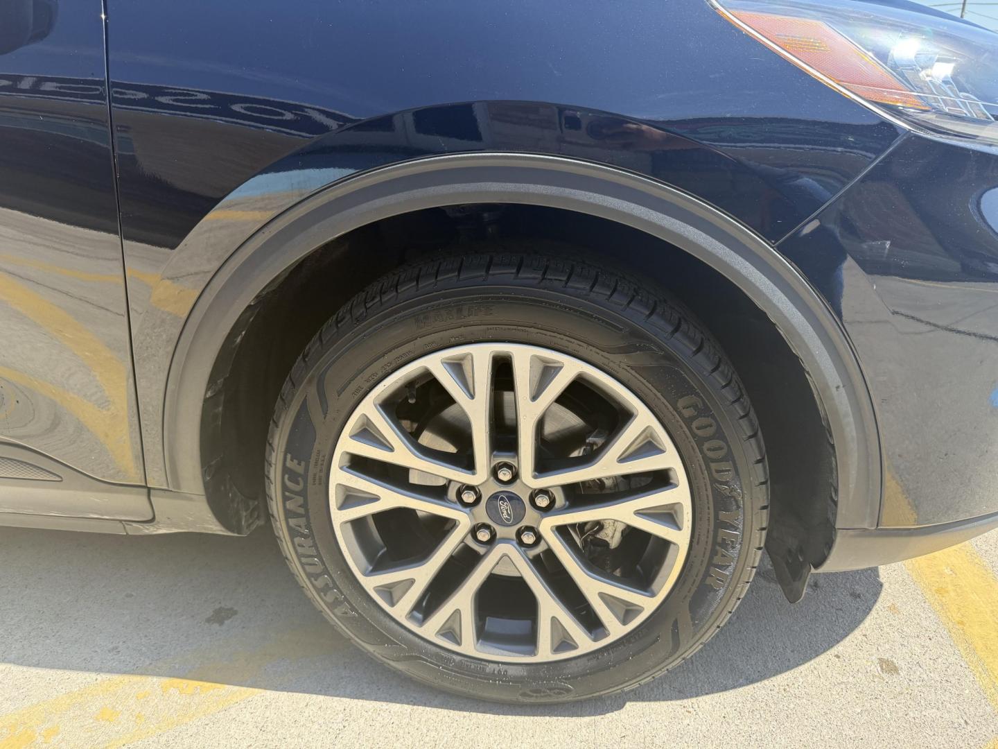 2022 Agate Black Metallic /Sandstone Ebony Ford Escape 77724 (1FMCU0H64NU) with an 1.5L L3 engine, 8-Speed Automatic transmission, located at 2401 E Main St., Grand Prairie, TX, 75050, (972) 262-4440, 32.748981, -96.969643- Photo#19