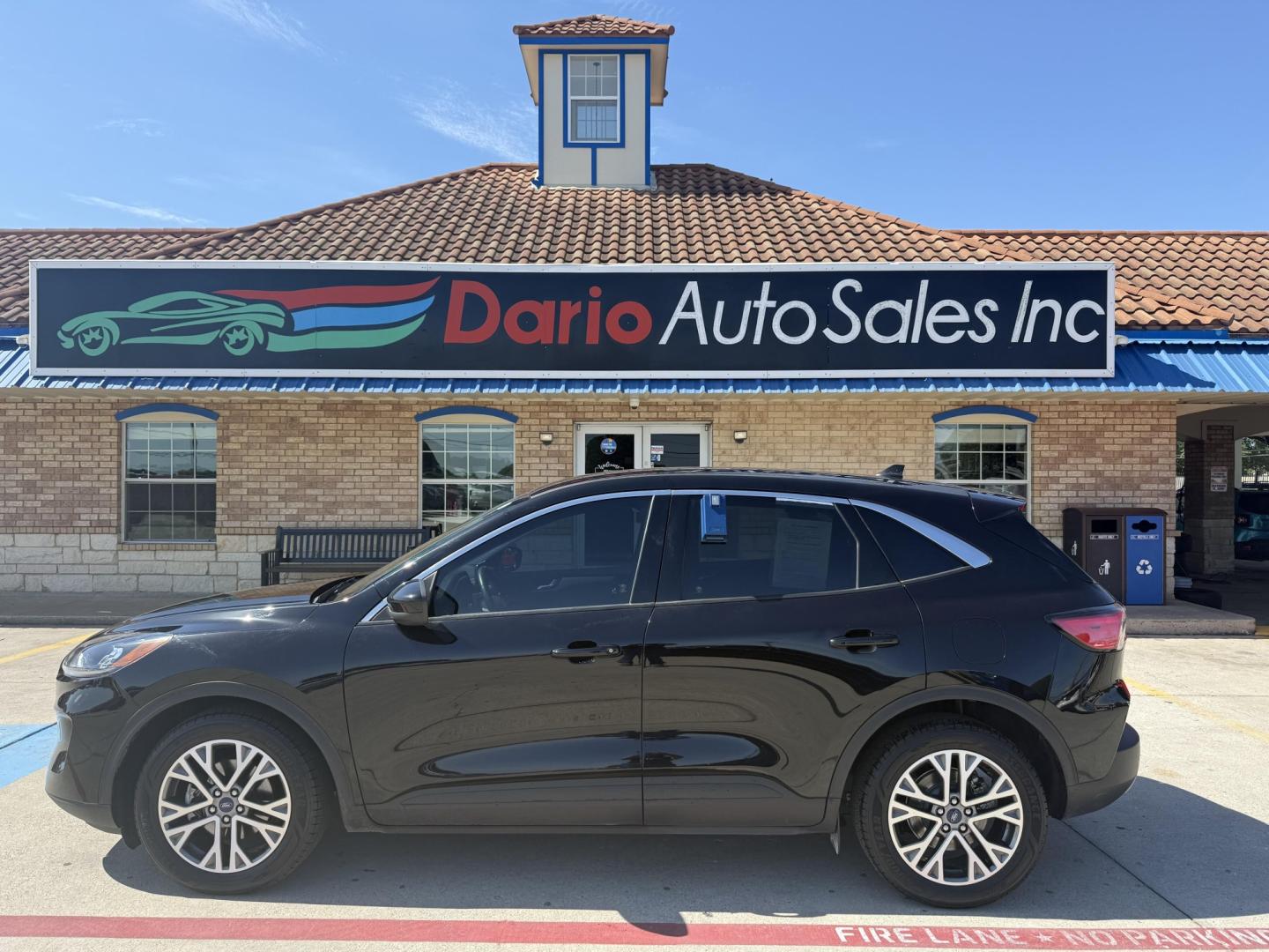 2022 Agate Black Metallic /Sandstone Ebony Ford Escape 77724 (1FMCU0H64NU) with an 1.5L L3 engine, 8-Speed Automatic transmission, located at 2401 E Main St., Grand Prairie, TX, 75050, (972) 262-4440, 32.748981, -96.969643- Photo#20