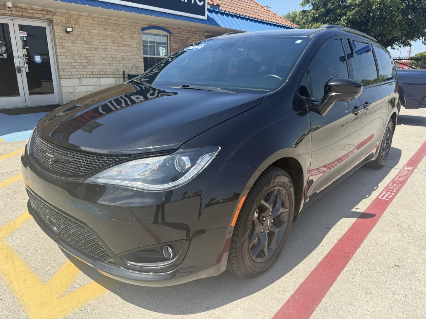 2019 Brilliant Black Crystal Pearl Coat /Black/Alloy, leather Black/Light Diesel Gray, leat Chrysler Pacifica 63940 (2C4RC1EG3KR) with an 3.6L V6 DOHC 24V engine, 9-Speed Automatic transmission, located at 2401 E Main St., Grand Prairie, TX, 75050, (972) 262-4440, 32.748981, -96.969643- Photo#0