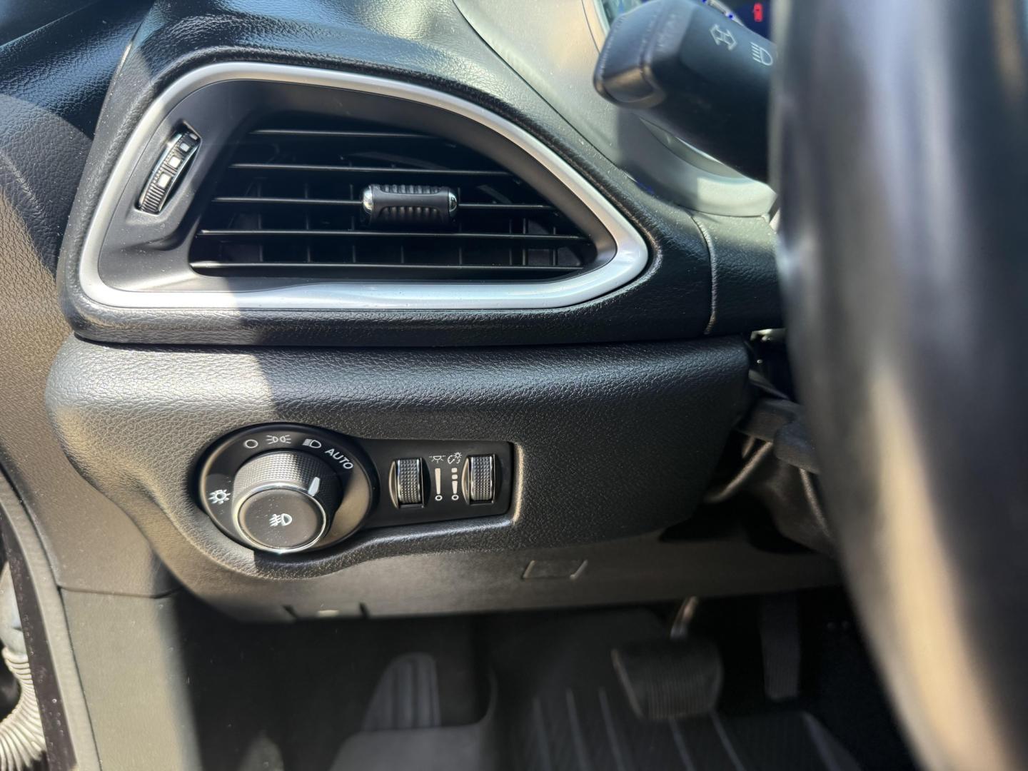 2019 Brilliant Black Crystal Pearl Coat /Black/Alloy, leather Black/Light Diesel Gray, leat Chrysler Pacifica 63940 (2C4RC1EG3KR) with an 3.6L V6 DOHC 24V engine, 9-Speed Automatic transmission, located at 2401 E Main St., Grand Prairie, TX, 75050, (972) 262-4440, 32.748981, -96.969643- Photo#7
