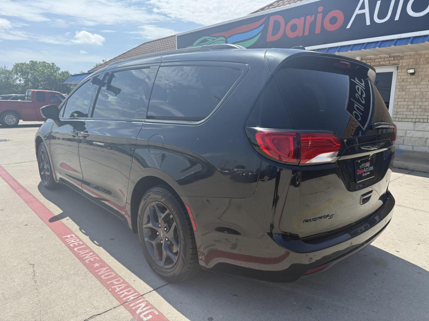 2019 Brilliant Black Crystal Pearl Coat /Black/Alloy, leather Black/Light Diesel Gray, leat Chrysler Pacifica 63940 (2C4RC1EG3KR) with an 3.6L V6 DOHC 24V engine, 9-Speed Automatic transmission, located at 2401 E Main St., Grand Prairie, TX, 75050, (972) 262-4440, 32.748981, -96.969643- Photo#9