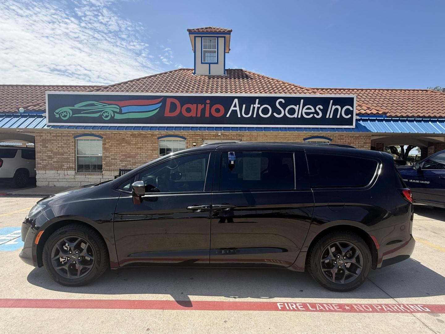 2019 Brilliant Black Crystal Pearl Coat /Black/Alloy, leather Black/Light Diesel Gray, leat Chrysler Pacifica 63940 (2C4RC1EG3KR) with an 3.6L V6 DOHC 24V engine, 9-Speed Automatic transmission, located at 2401 E Main St., Grand Prairie, TX, 75050, (972) 262-4440, 32.748981, -96.969643- Photo#12