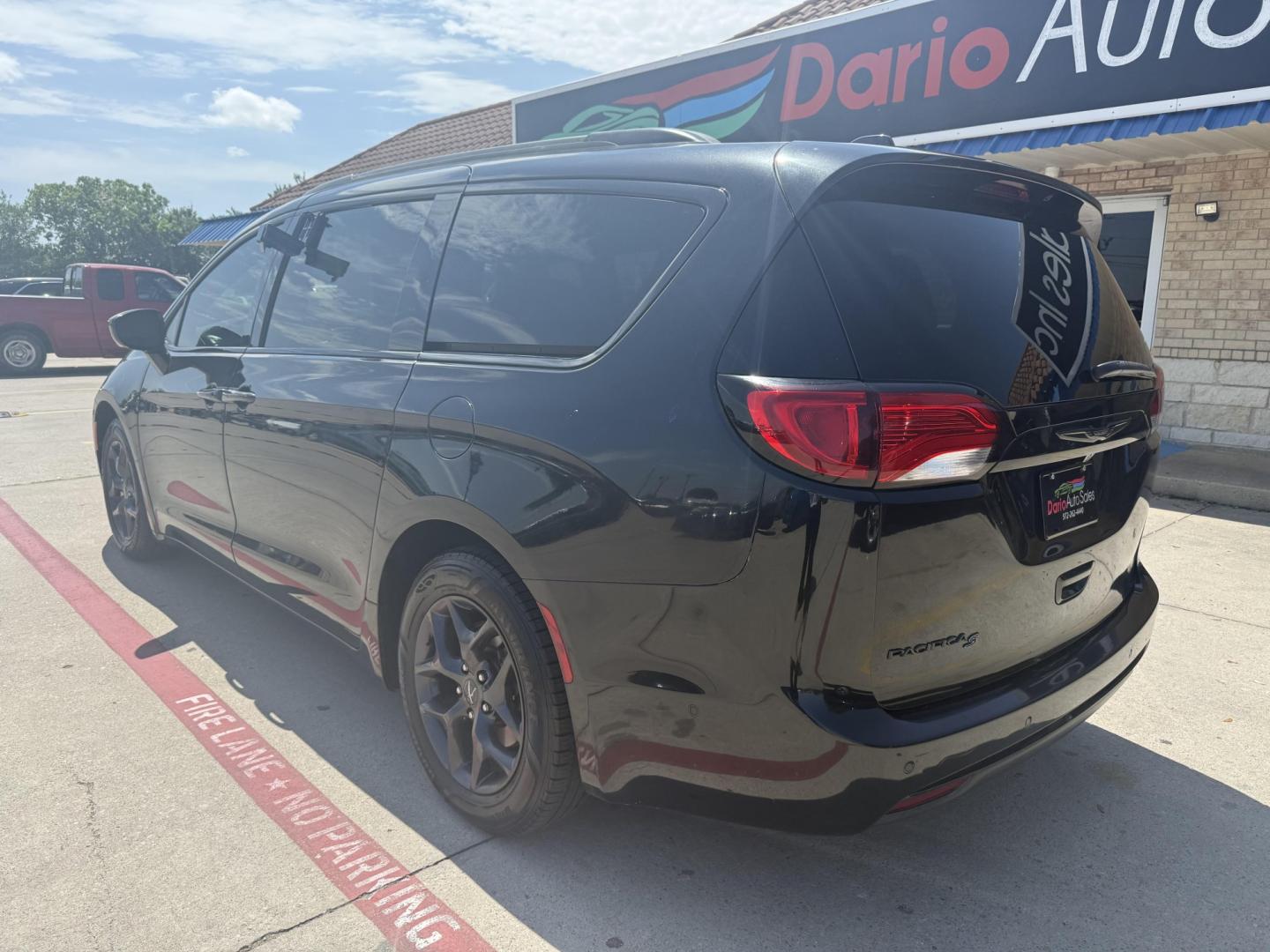2019 Brilliant Black Crystal Pearl Coat /Black/Alloy, leather Black/Light Diesel Gray, leat Chrysler Pacifica 63940 (2C4RC1EG3KR) with an 3.6L V6 DOHC 24V engine, 9-Speed Automatic transmission, located at 2401 E Main St., Grand Prairie, TX, 75050, (972) 262-4440, 32.748981, -96.969643- Photo#16