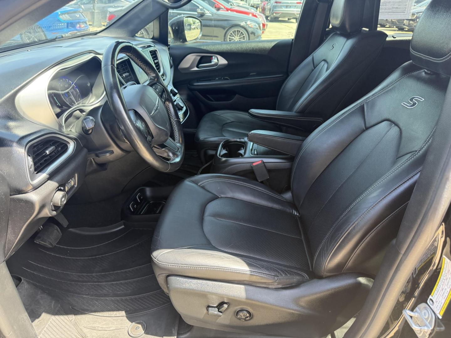 2019 Brilliant Black Crystal Pearl Coat /Black/Alloy, leather Black/Light Diesel Gray, leat Chrysler Pacifica 63940 (2C4RC1EG3KR) with an 3.6L V6 DOHC 24V engine, 9-Speed Automatic transmission, located at 2401 E Main St., Grand Prairie, TX, 75050, (972) 262-4440, 32.748981, -96.969643- Photo#20
