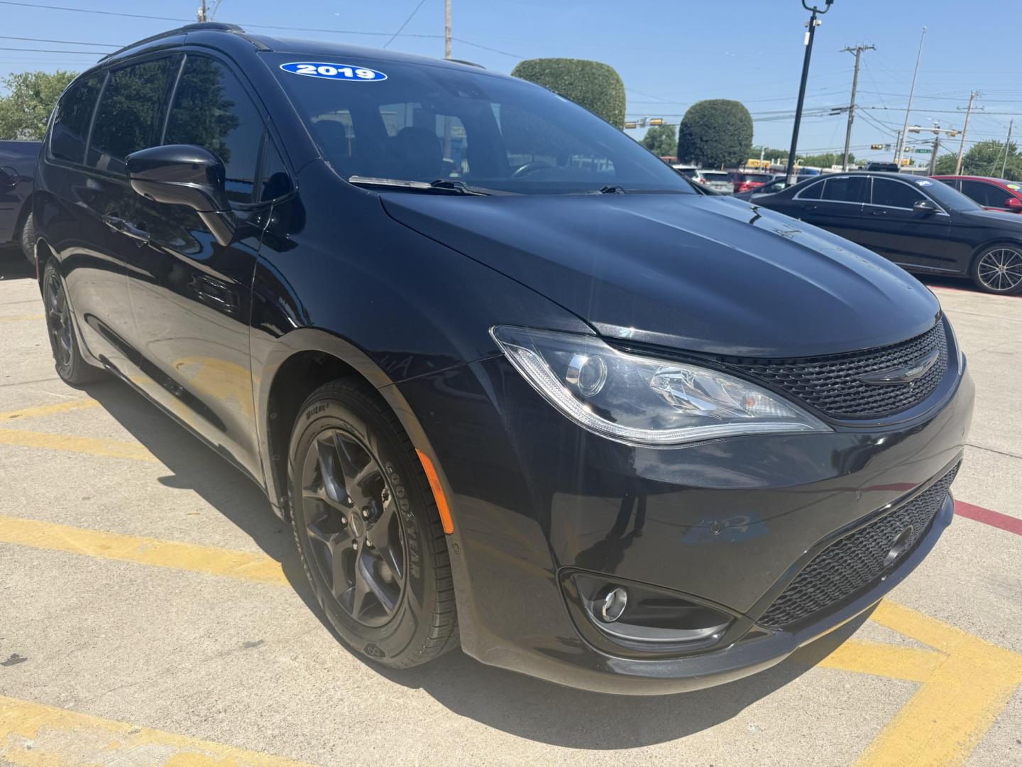 2019 Brilliant Black Crystal Pearl Coat /Black/Alloy, leather Black/Light Diesel Gray, leat Chrysler Pacifica 63940 (2C4RC1EG3KR) with an 3.6L V6 DOHC 24V engine, 9-Speed Automatic transmission, located at 2401 E Main St., Grand Prairie, TX, 75050, (972) 262-4440, 32.748981, -96.969643- Photo#21