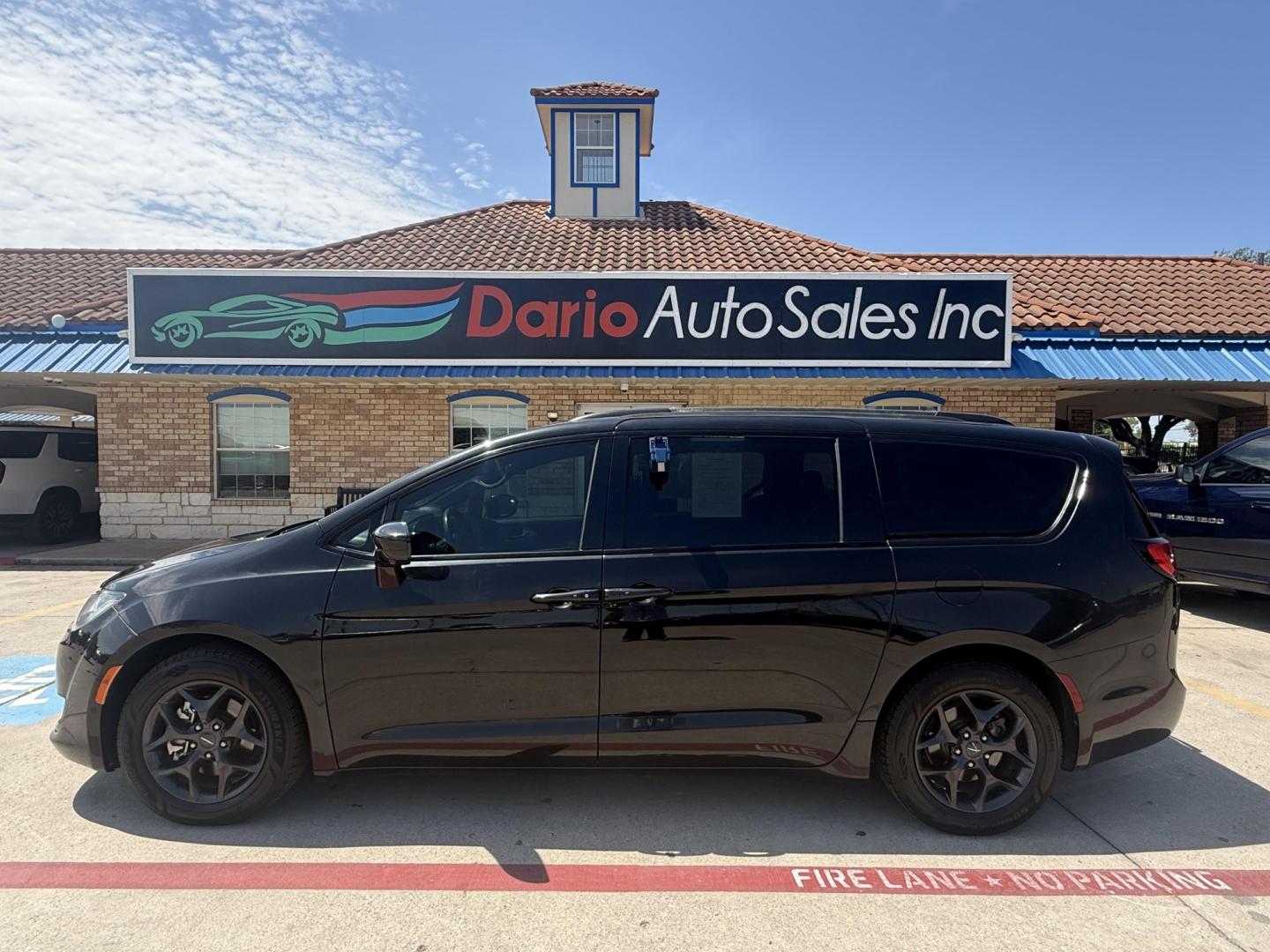 2019 Brilliant Black Crystal Pearl Coat /Black/Alloy, leather Black/Light Diesel Gray, leat Chrysler Pacifica 63940 (2C4RC1EG3KR) with an 3.6L V6 DOHC 24V engine, 9-Speed Automatic transmission, located at 2401 E Main St., Grand Prairie, TX, 75050, (972) 262-4440, 32.748981, -96.969643- Photo#22