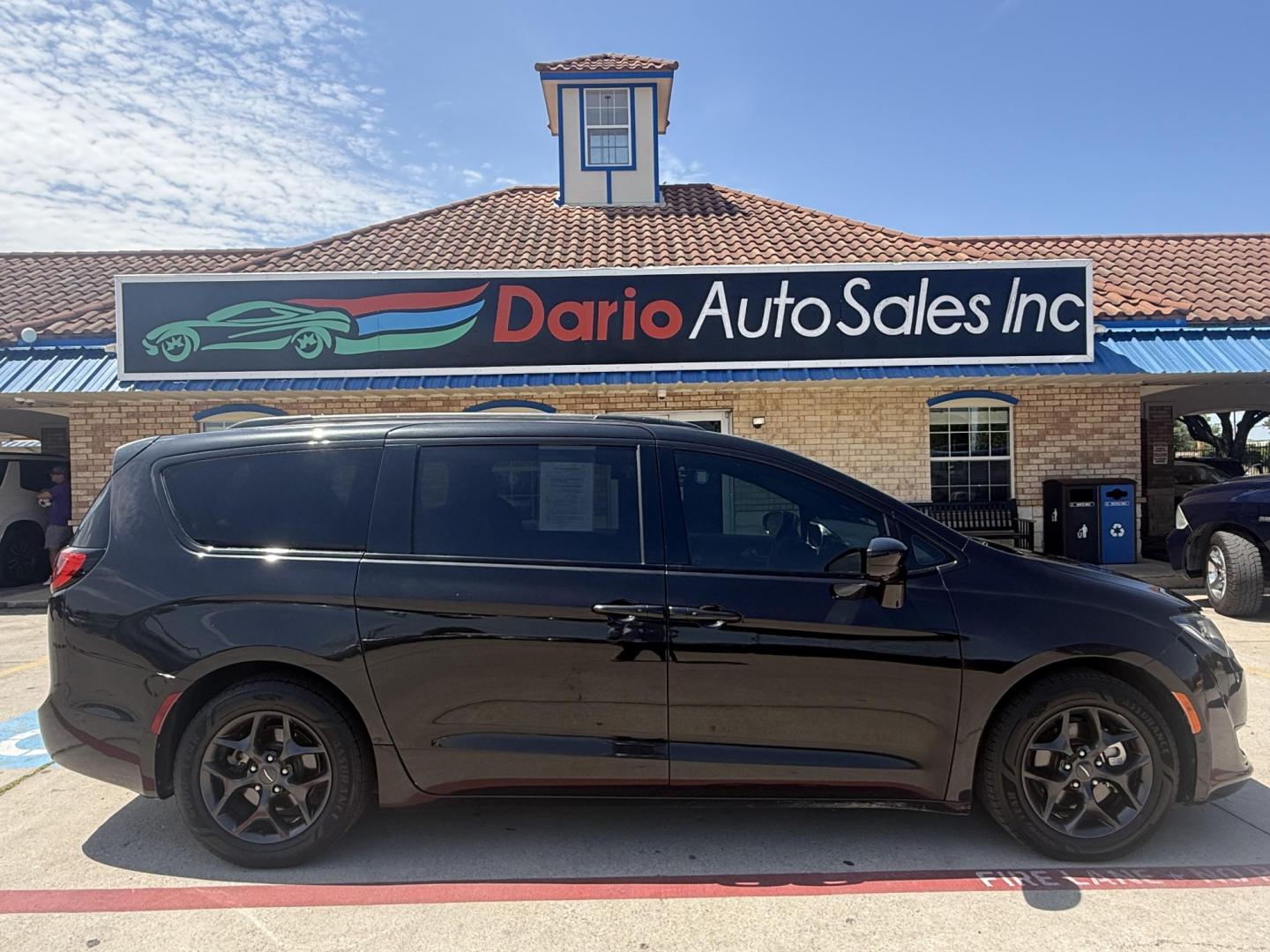 2019 Brilliant Black Crystal Pearl Coat /Black/Alloy, leather Black/Light Diesel Gray, leat Chrysler Pacifica 63940 (2C4RC1EG3KR) with an 3.6L V6 DOHC 24V engine, 9-Speed Automatic transmission, located at 2401 E Main St., Grand Prairie, TX, 75050, (972) 262-4440, 32.748981, -96.969643- Photo#24